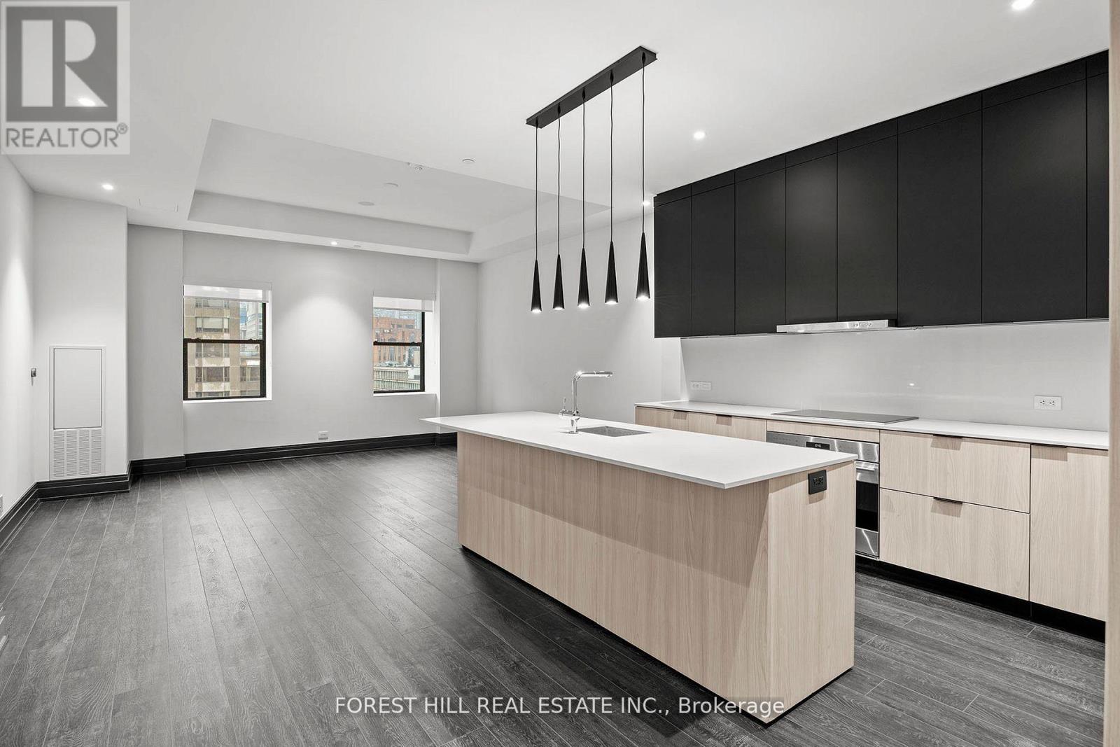 802 - 2 AVENUE ROAD, Toronto, Ontario