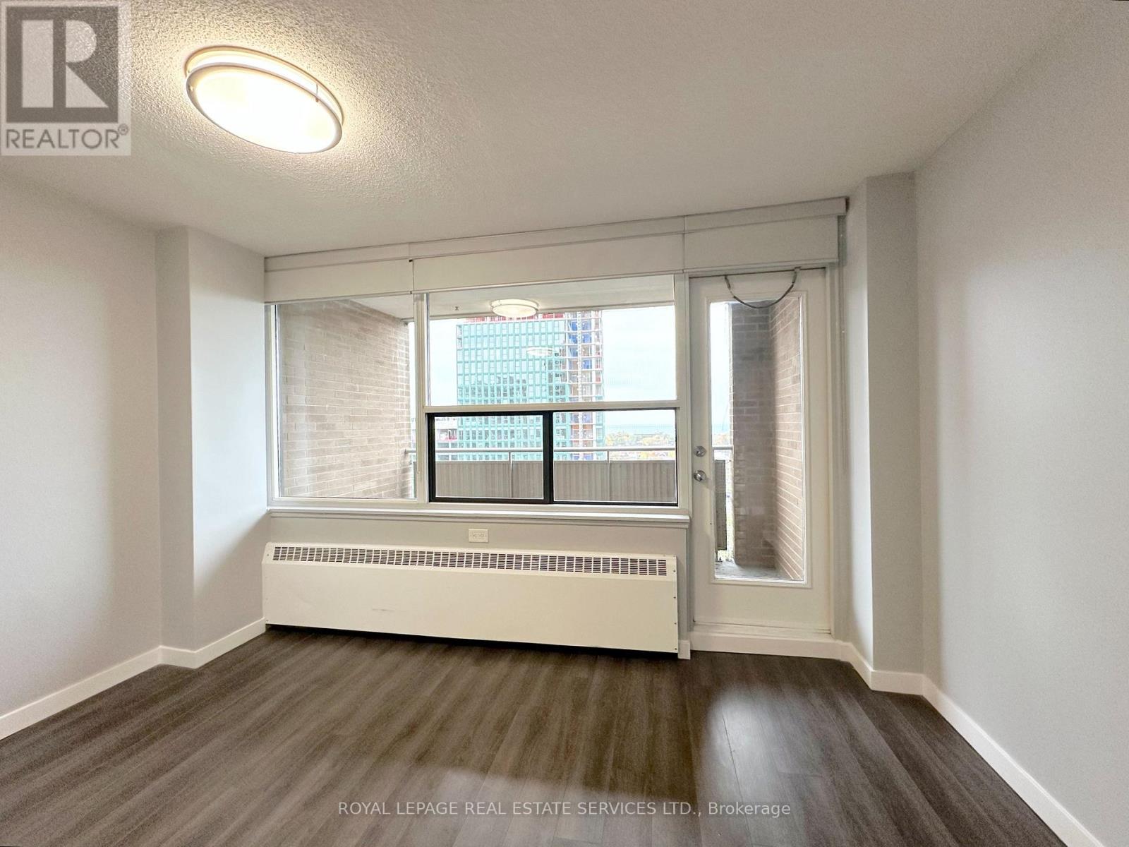 1701 - 275 Main Street, Toronto, Ontario  M4C 4X4 - Photo 2 - E12510996