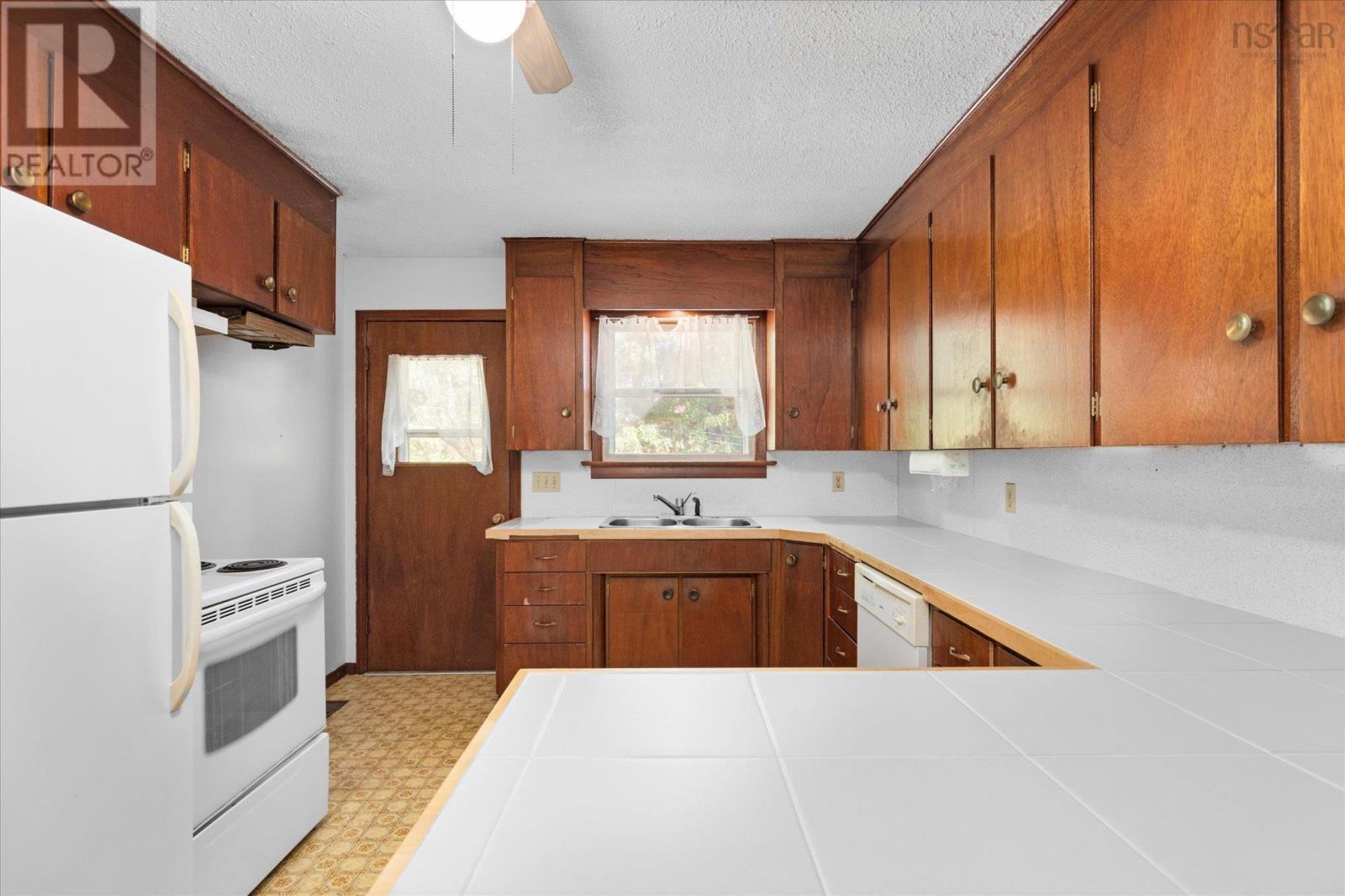 11 Medway Street, Bridgewater, Nova Scotia  B4V 1J8 - Photo 15 - 202525415