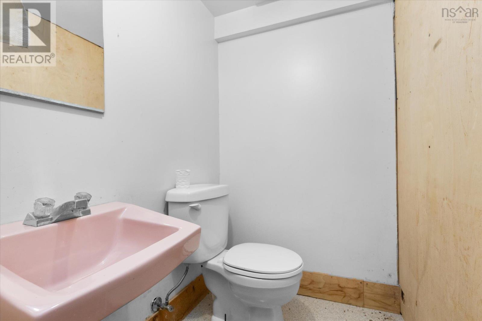 11 Medway Street, Bridgewater, Nova Scotia  B4V 1J8 - Photo 29 - 202525415