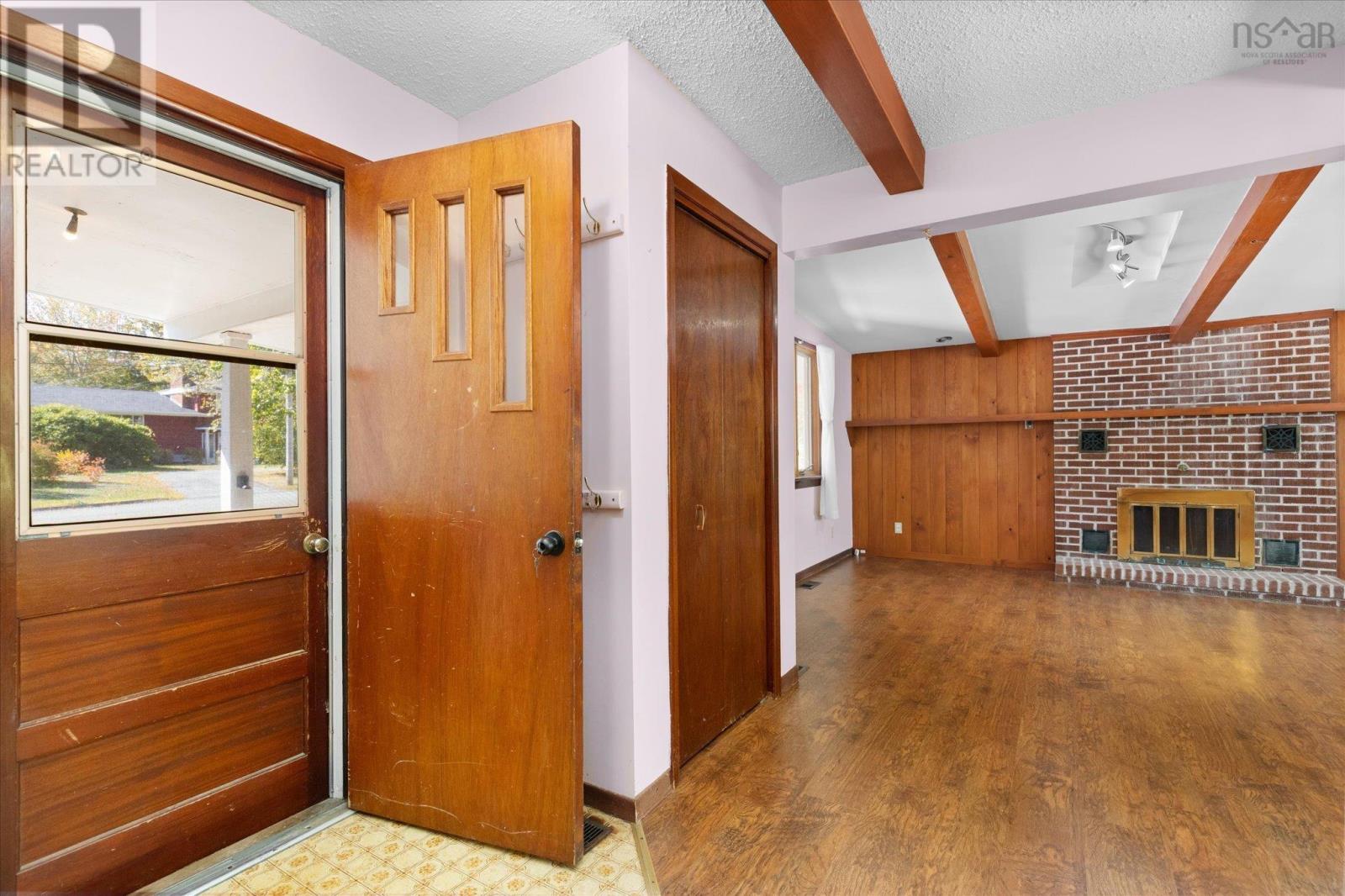 11 Medway Street, Bridgewater, Nova Scotia  B4V 1J8 - Photo 4 - 202525415