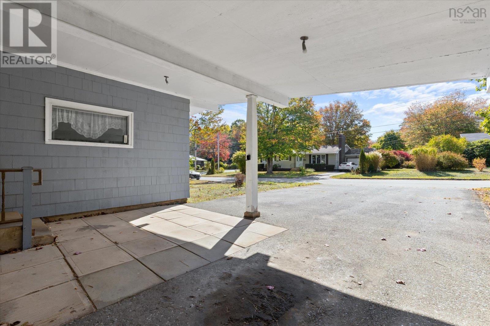 11 Medway Street, Bridgewater, Nova Scotia  B4V 1J8 - Photo 3 - 202525415