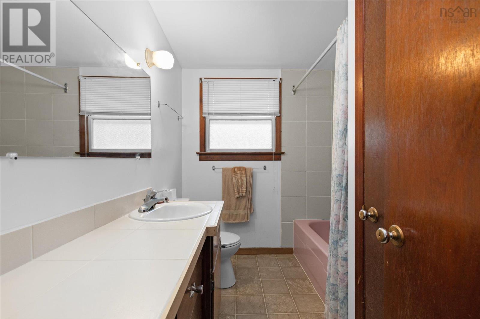 11 Medway Street, Bridgewater, Nova Scotia  B4V 1J8 - Photo 20 - 202525415