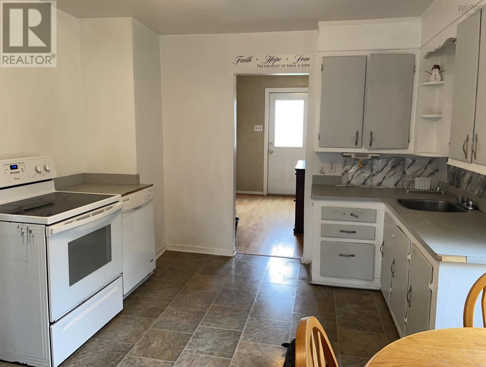 88 Catherine Street, Glace Bay, Nova Scotia  B1A 2K3 - Photo 6 - 202524422