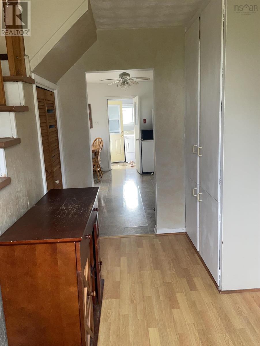 88 Catherine Street, Glace Bay, Nova Scotia  B1A 2K3 - Photo 4 - 202524422