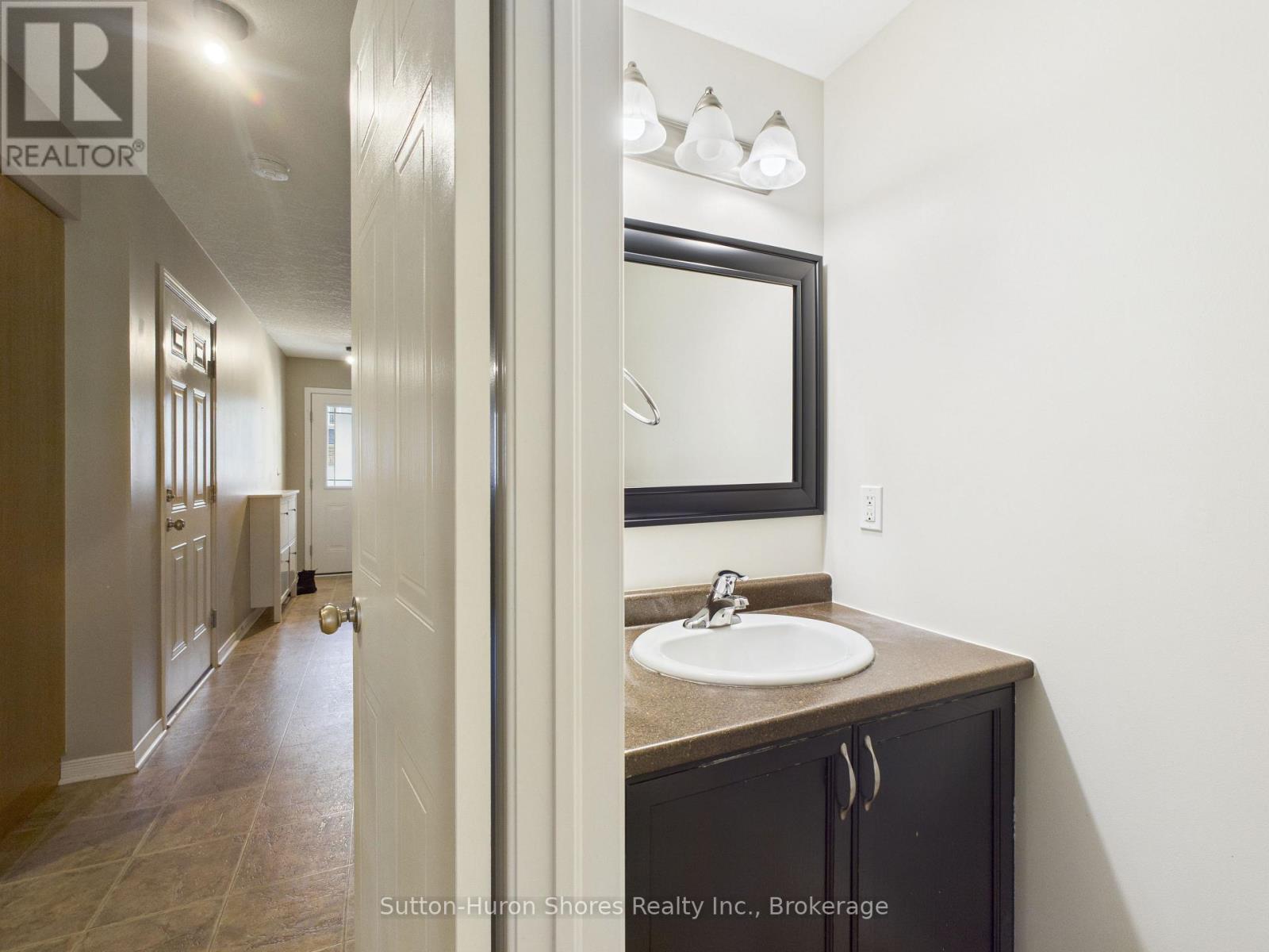 101 - 409 Joseph Street, Saugeen Shores, Ontario N0H 2C2 - Photo 11 - X12510634