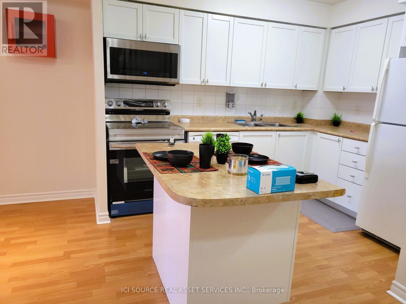 1604 - 3880 Duke Of York Boulevard, Mississauga, Ontario  L5B 4M7 - Photo 17 - W12511004