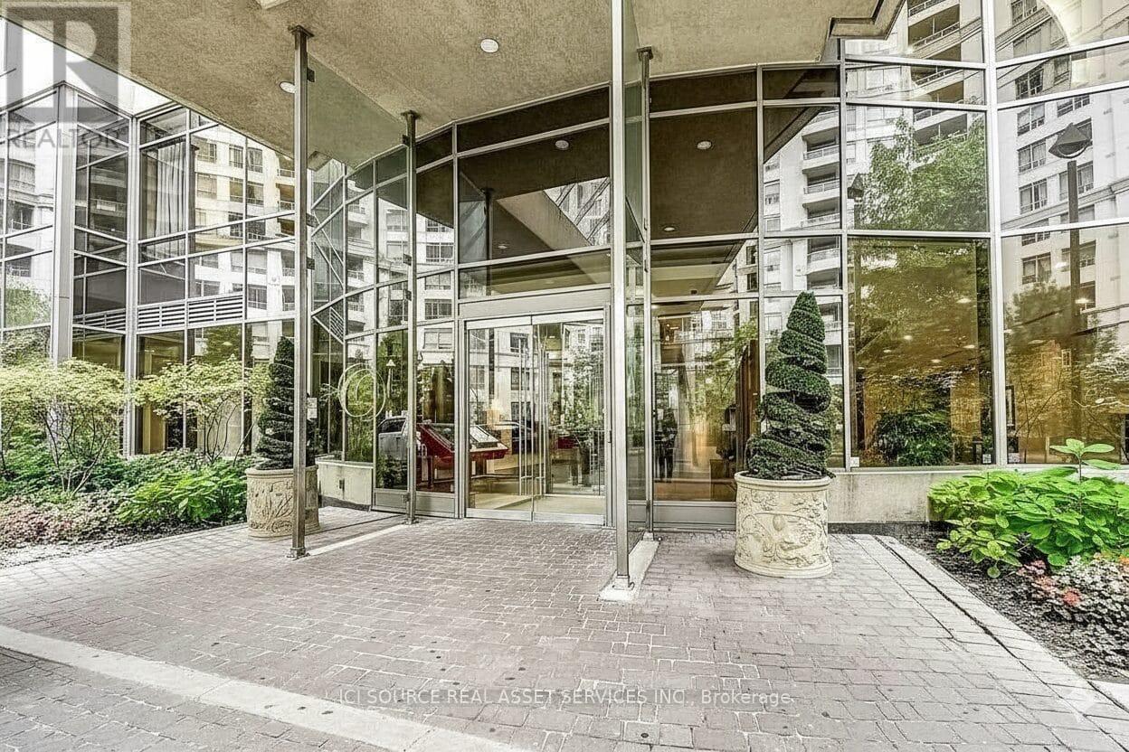 1604 - 3880 Duke Of York Boulevard, Mississauga, Ontario  L5B 4M7 - Photo 2 - W12511004