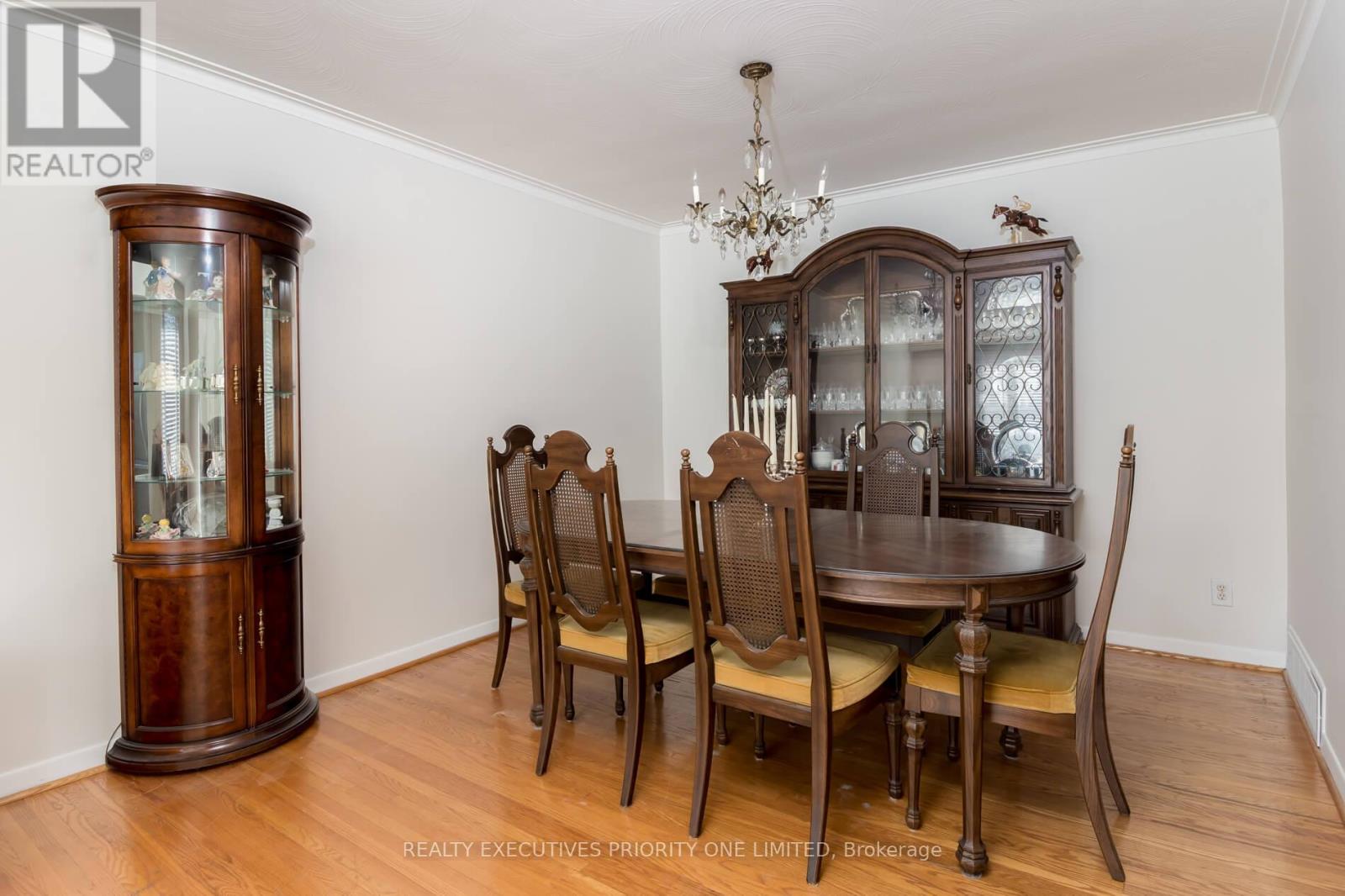 119 Willowridge Road, Toronto, Ontario  M9R 3Z5 - Photo 10 - W12511036