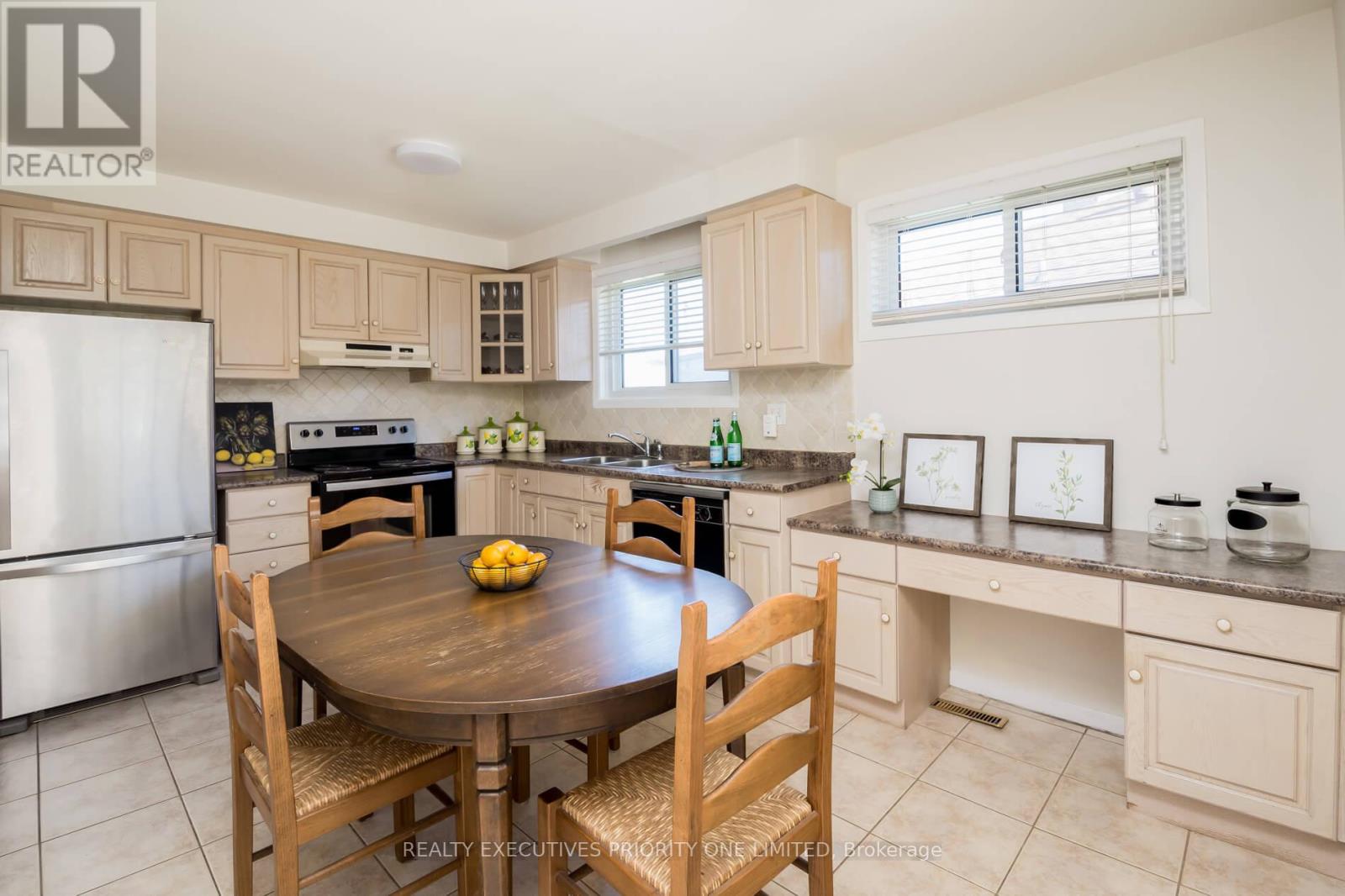 119 Willowridge Road, Toronto, Ontario  M9R 3Z5 - Photo 11 - W12511036