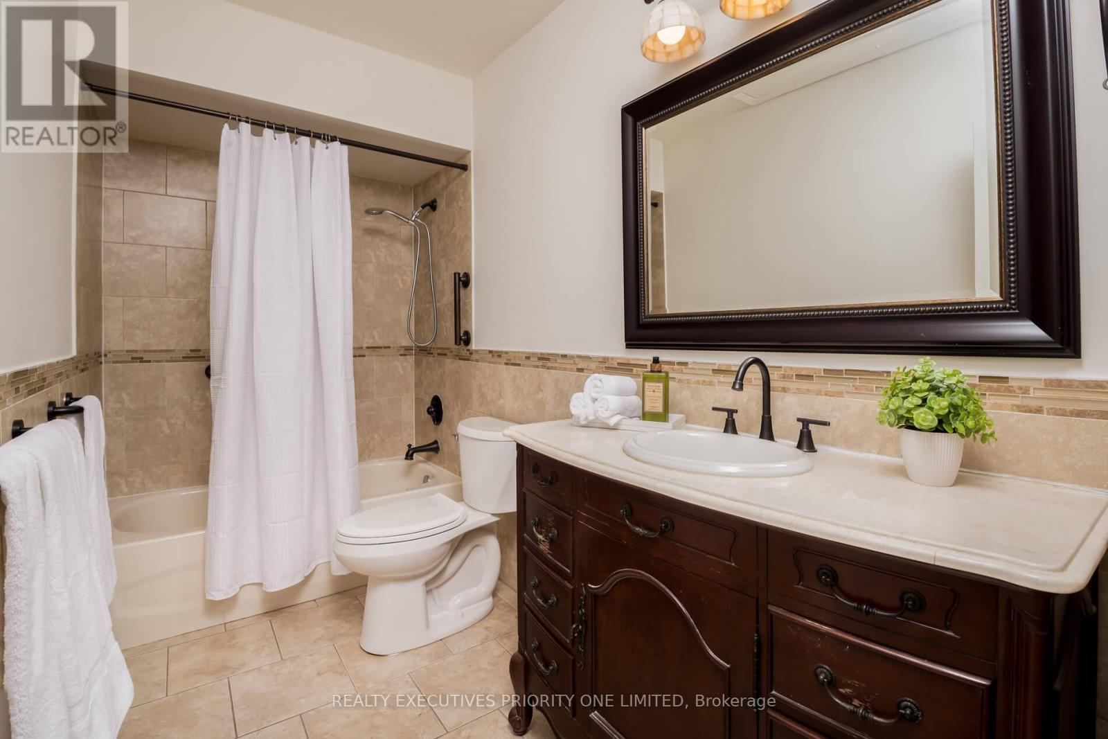 119 Willowridge Road, Toronto, Ontario  M9R 3Z5 - Photo 17 - W12511036