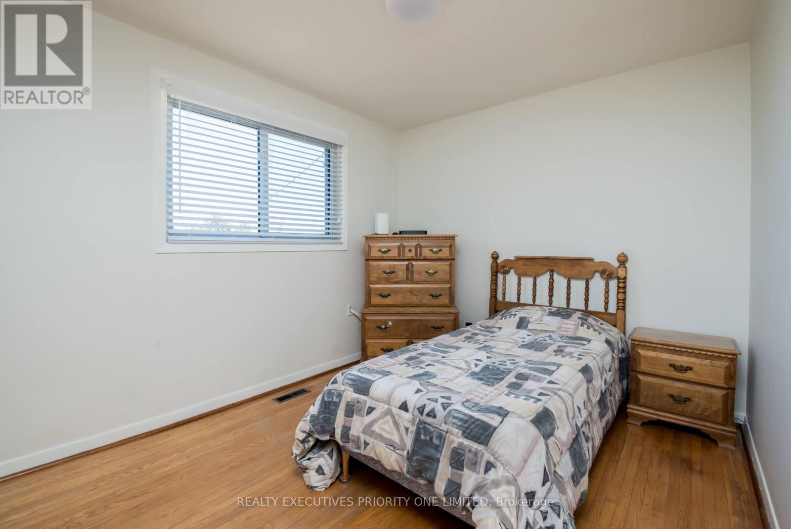 119 Willowridge Road, Toronto, Ontario  M9R 3Z5 - Photo 18 - W12511036