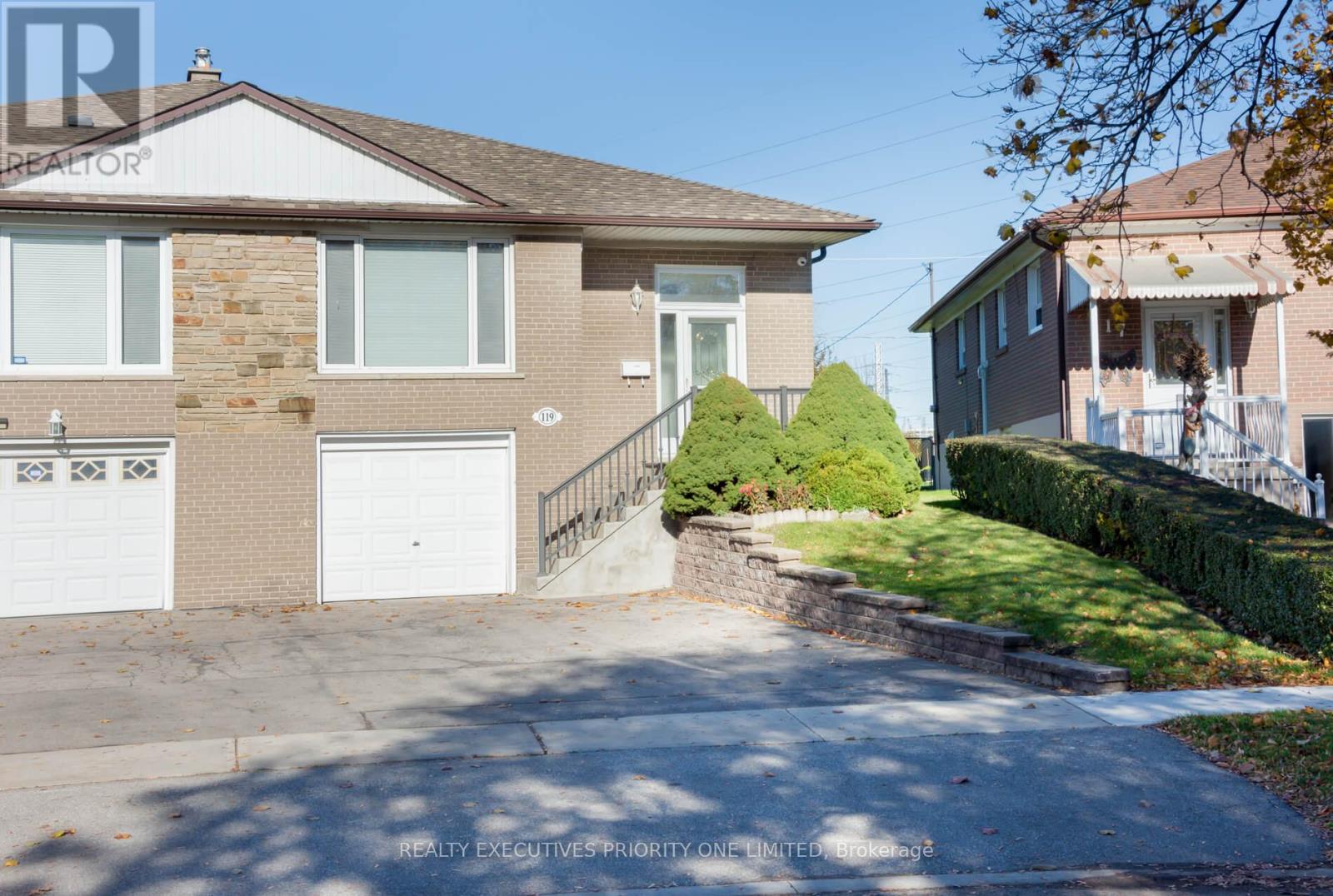 119 Willowridge Road, Toronto, Ontario  M9R 3Z5 - Photo 2 - W12511036