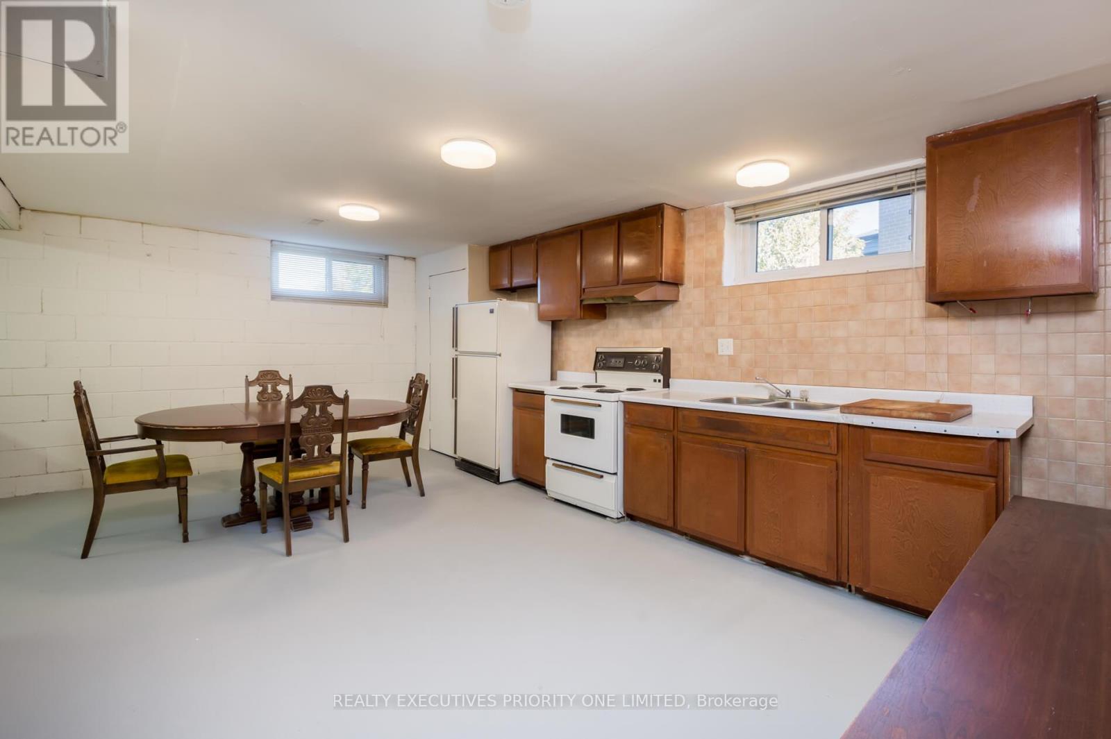 119 Willowridge Road, Toronto, Ontario  M9R 3Z5 - Photo 22 - W12511036