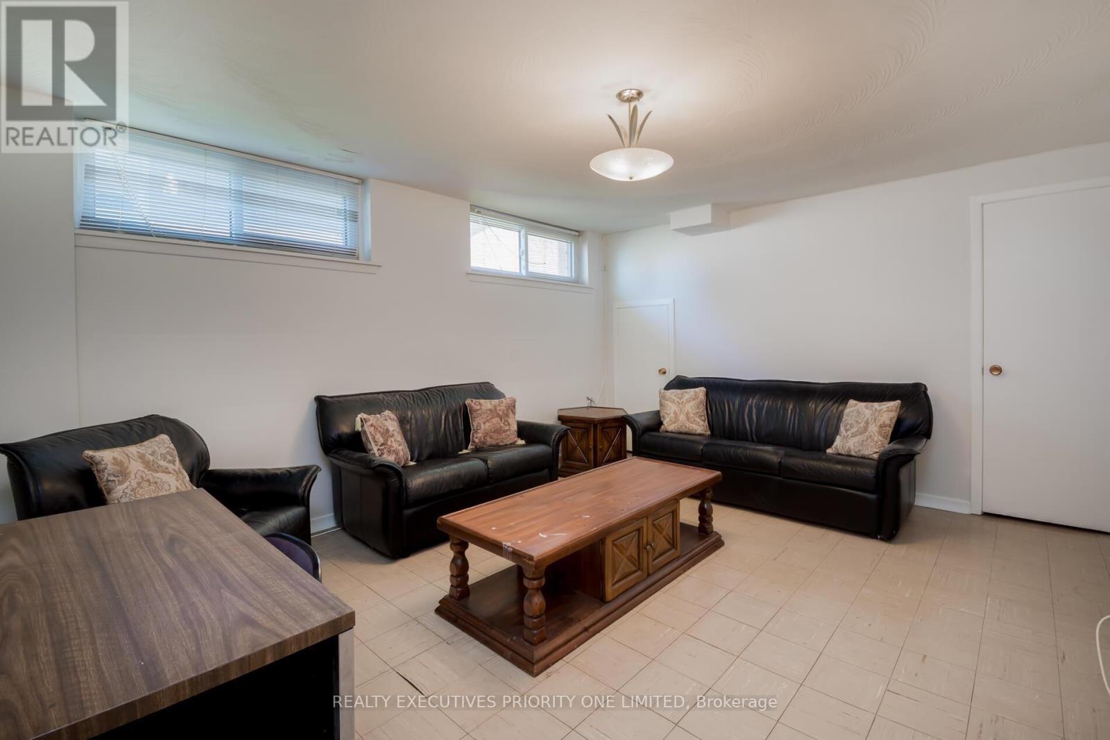 119 Willowridge Road, Toronto, Ontario  M9R 3Z5 - Photo 23 - W12511036