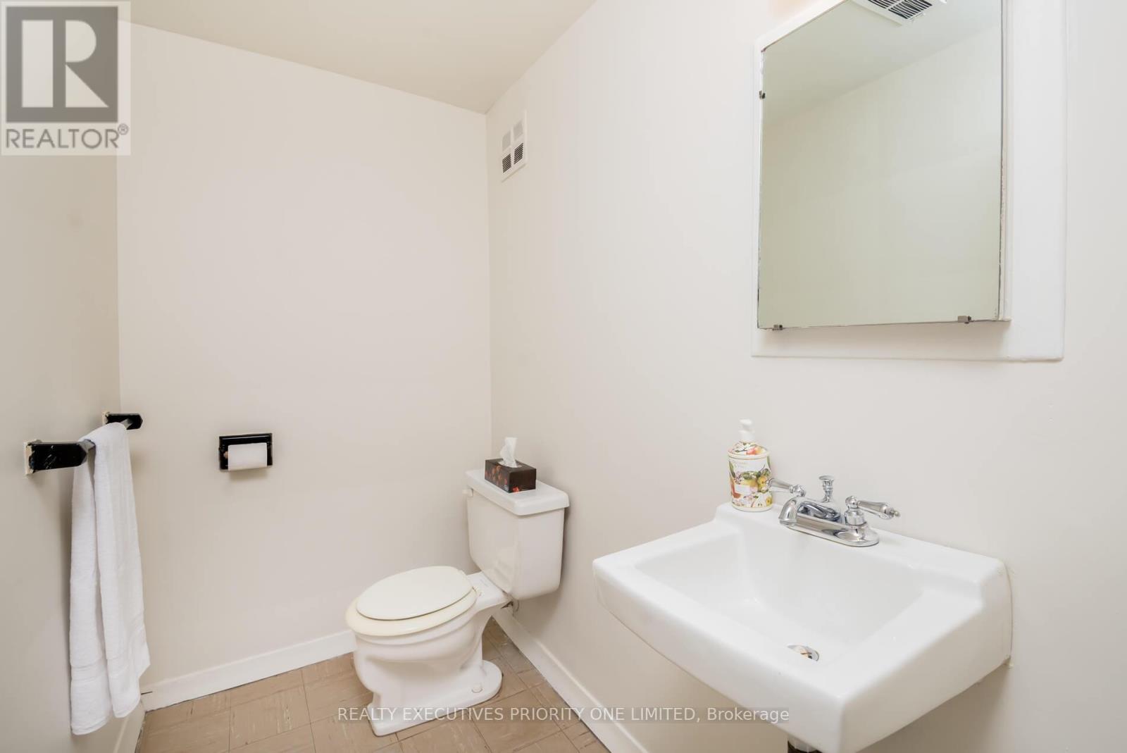 119 Willowridge Road, Toronto, Ontario  M9R 3Z5 - Photo 25 - W12511036