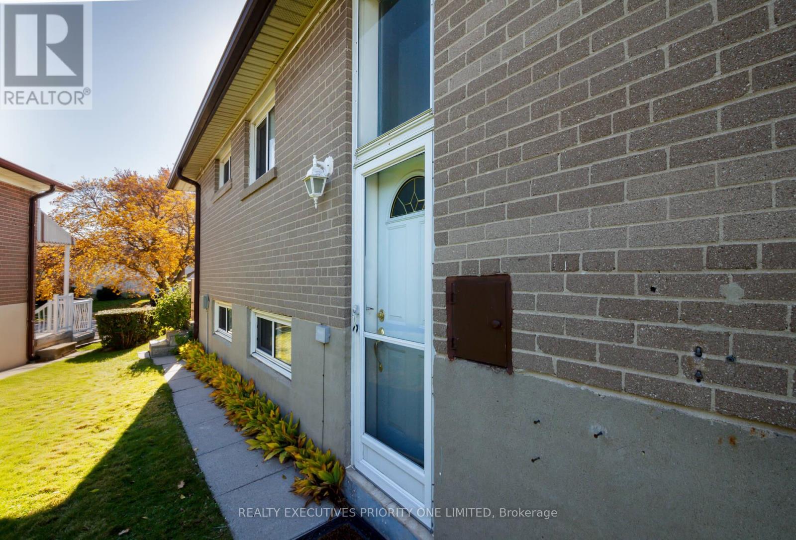 119 Willowridge Road, Toronto, Ontario  M9R 3Z5 - Photo 26 - W12511036