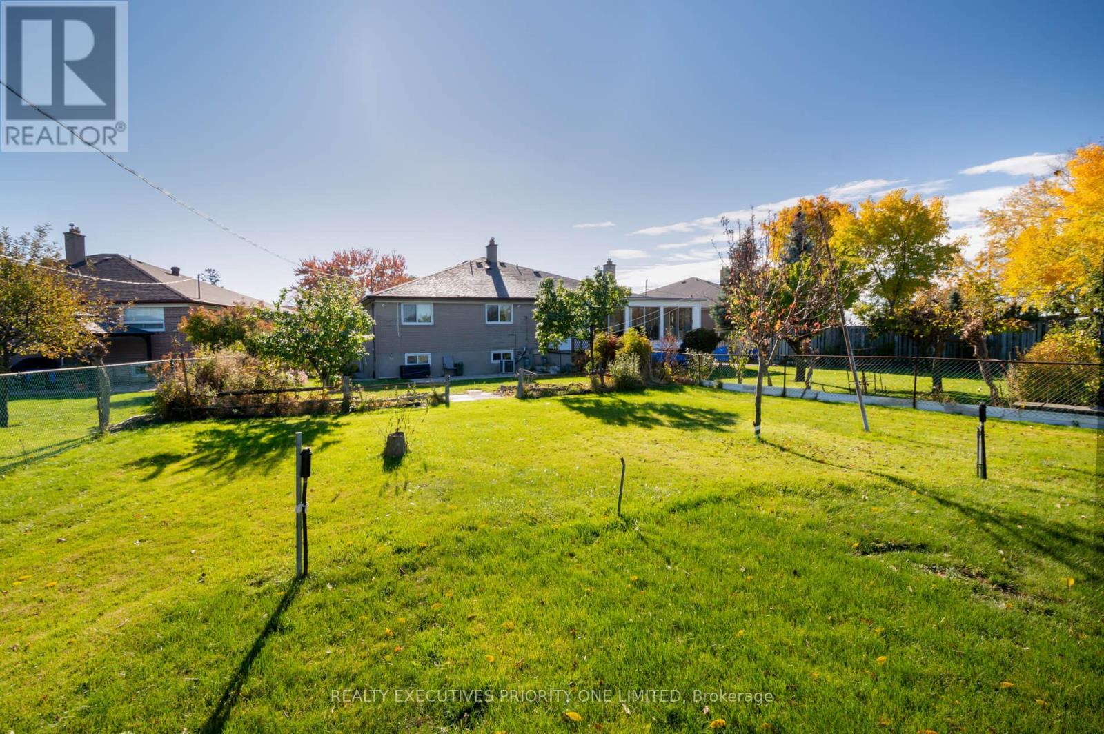 119 Willowridge Road, Toronto, Ontario  M9R 3Z5 - Photo 29 - W12511036