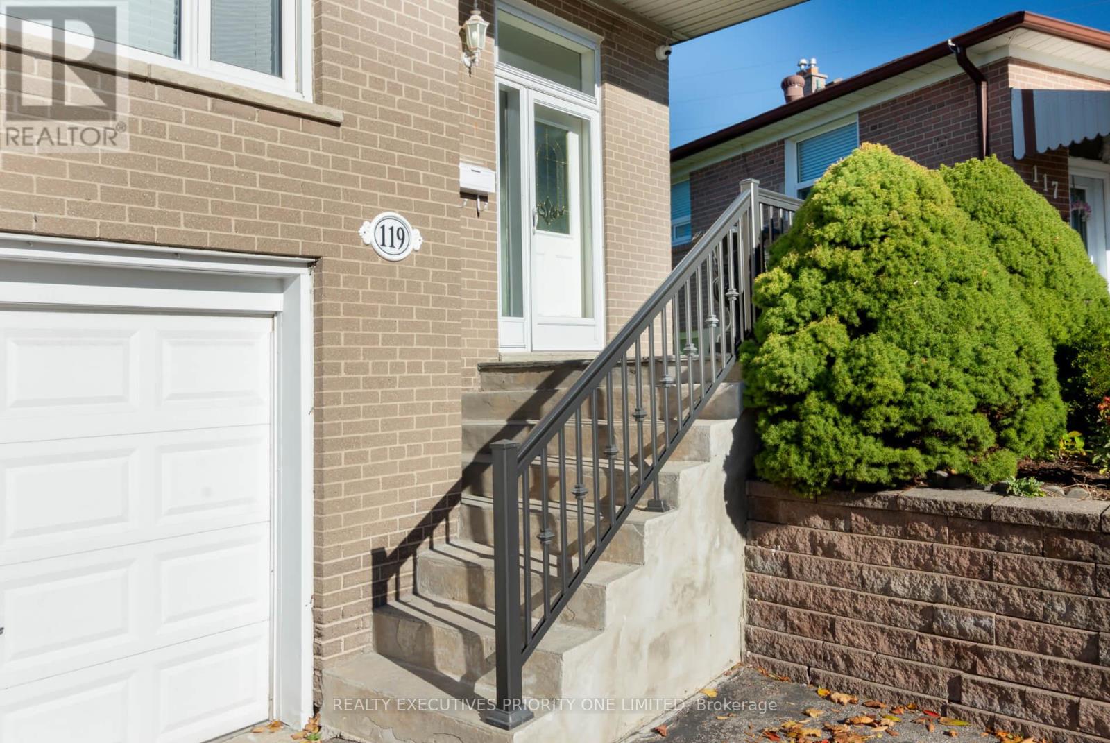 119 Willowridge Road, Toronto, Ontario  M9R 3Z5 - Photo 3 - W12511036