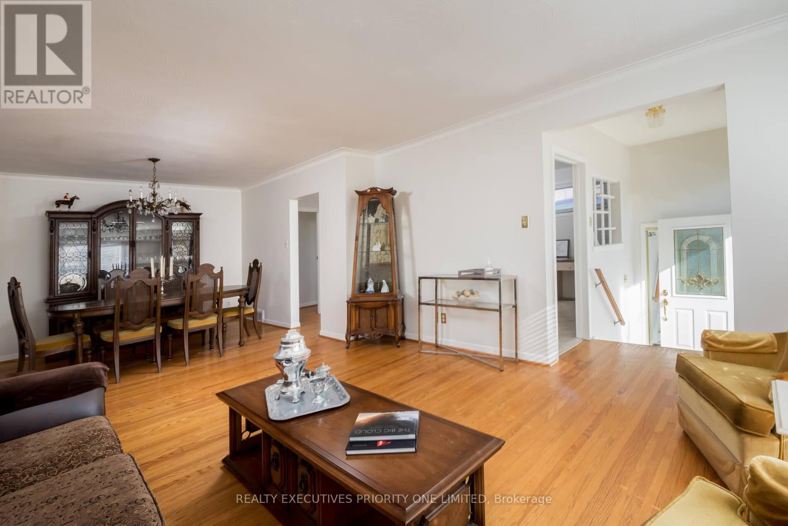 119 Willowridge Road, Toronto, Ontario  M9R 3Z5 - Photo 6 - W12511036