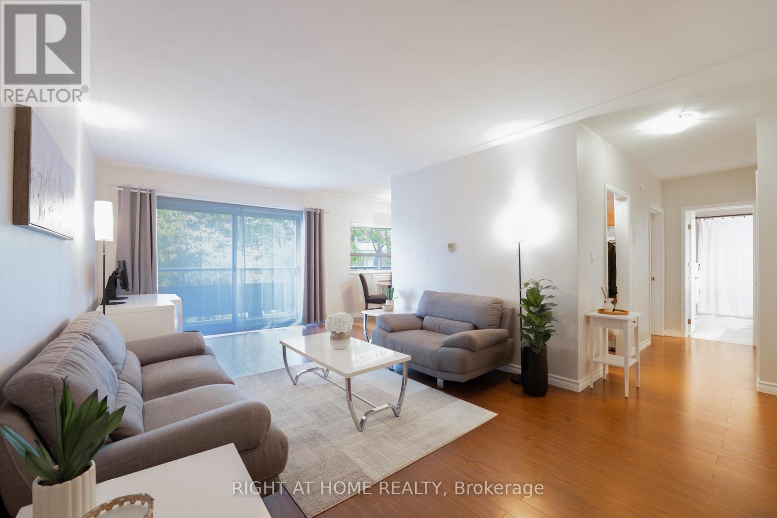 211 - 11 WOODMAN DRIVE S, Hamilton, Ontario