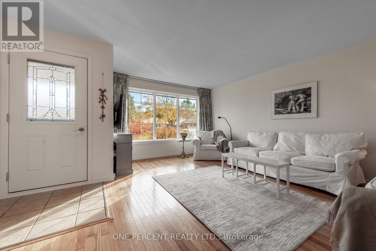 156 Waverley Drive, Guelph, Ontario  N1E 1H2 - Photo 4 - X12511014