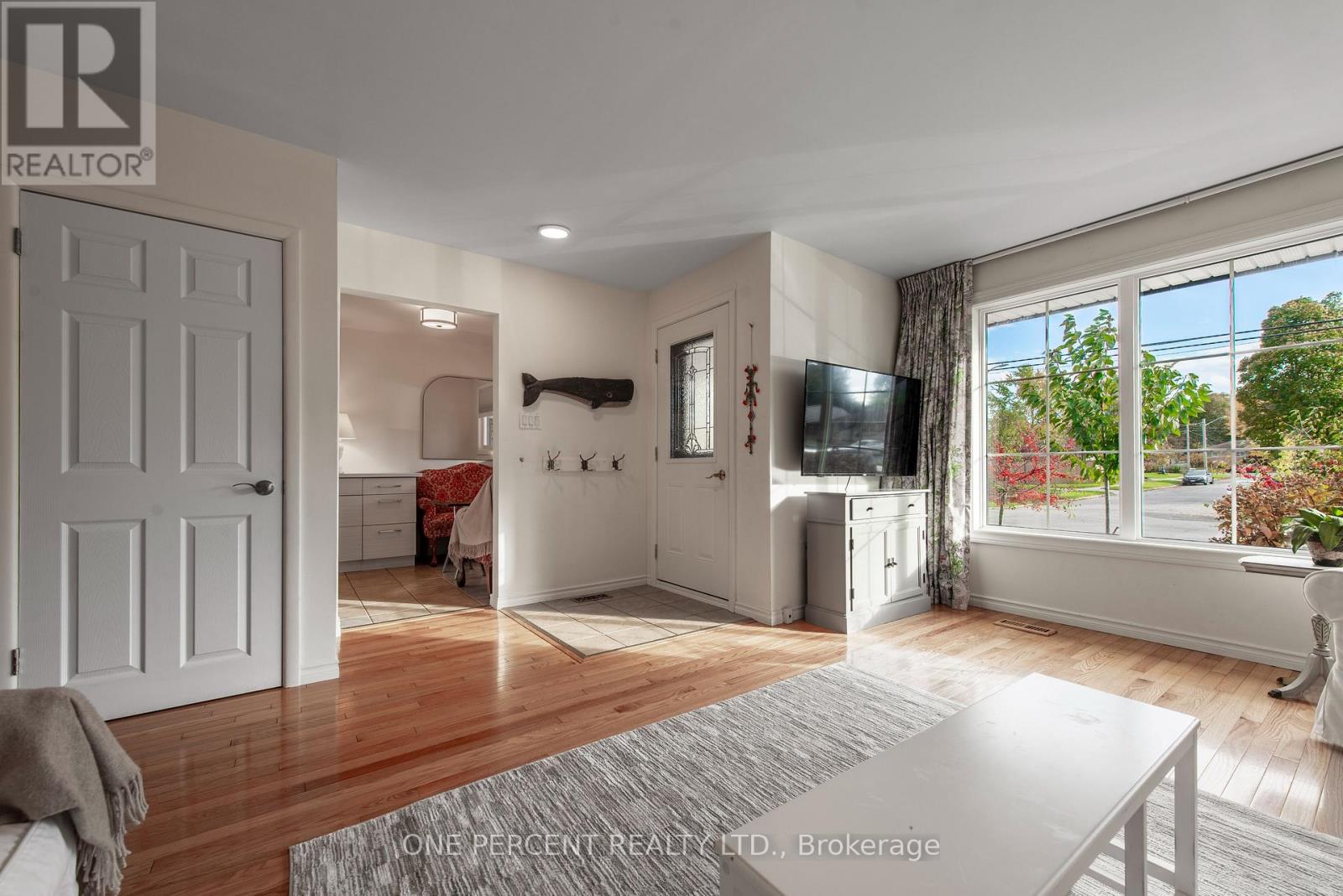 156 Waverley Drive, Guelph, Ontario  N1E 1H2 - Photo 6 - X12511014