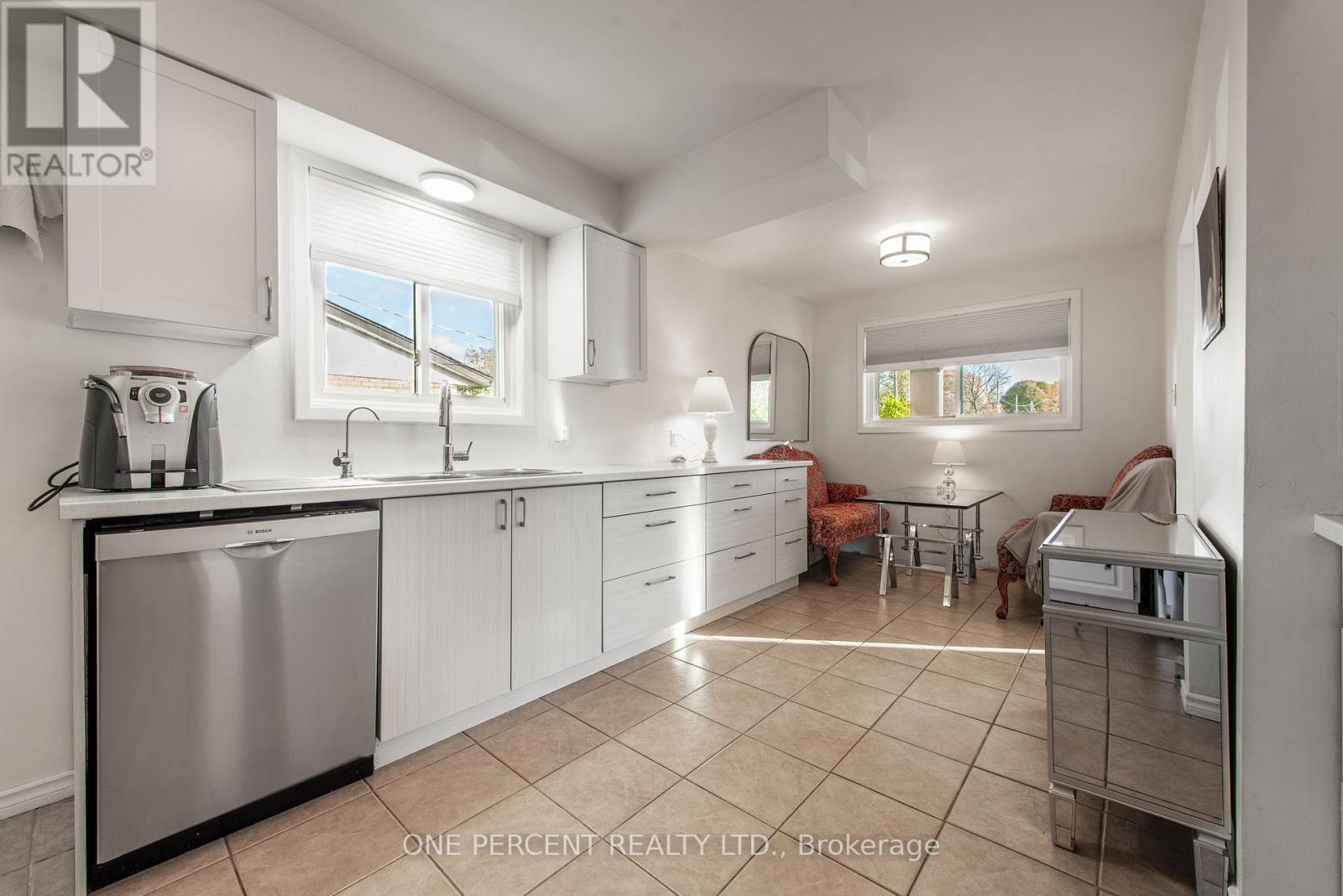 156 Waverley Drive, Guelph, Ontario  N1E 1H2 - Photo 9 - X12511014