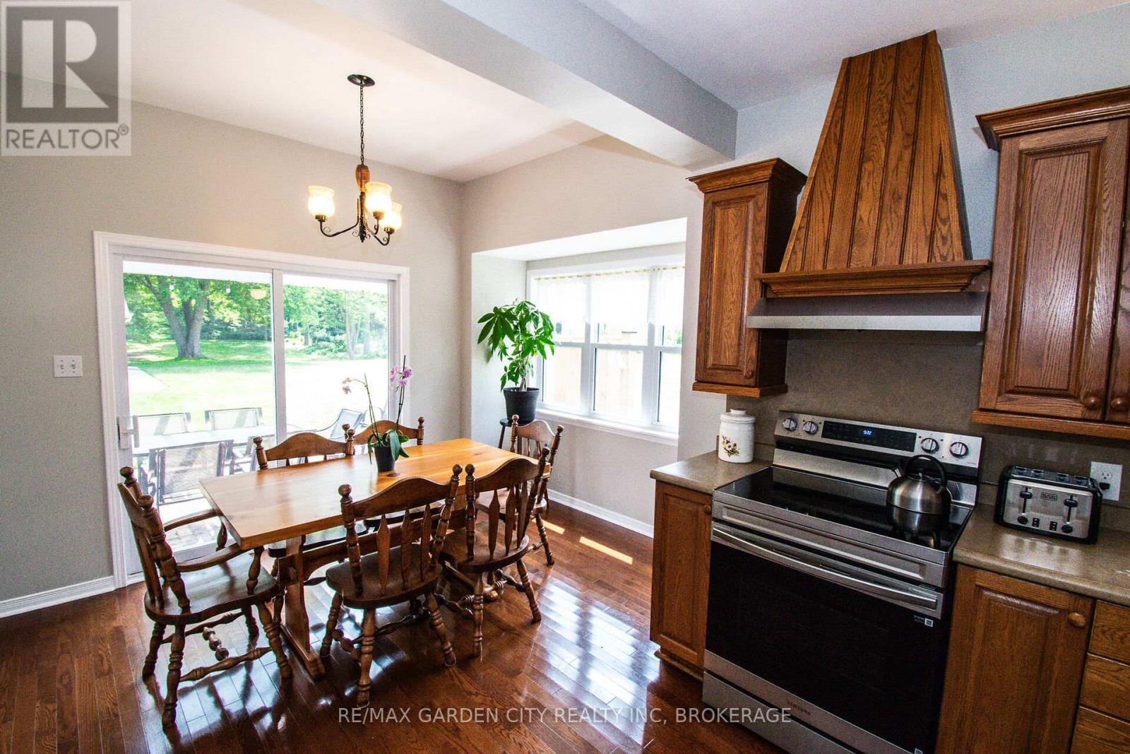 1171 Maple Street, Pelham, Ontario  L0S 1C0 - Photo 12 - X12336641