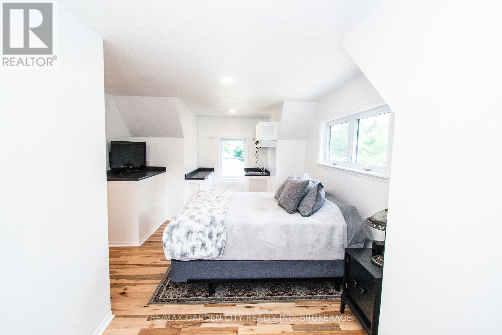 1171 Maple Street, Pelham, Ontario  L0S 1C0 - Photo 21 - X12336641