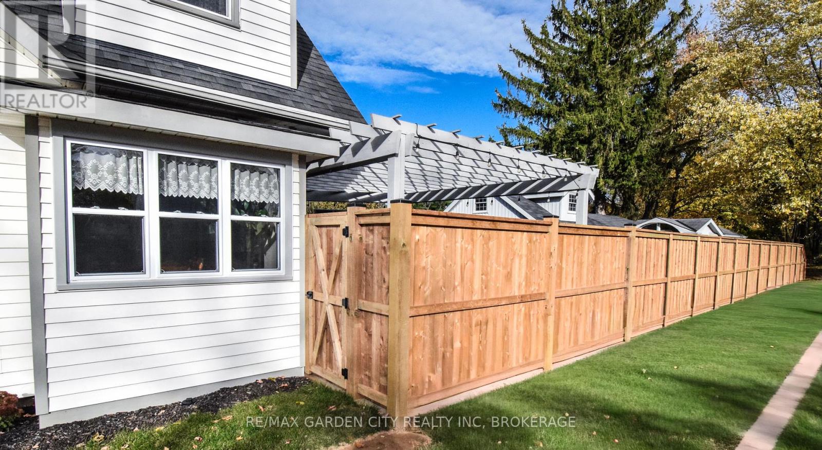 Property at 1171 MAPLE STREET image 4