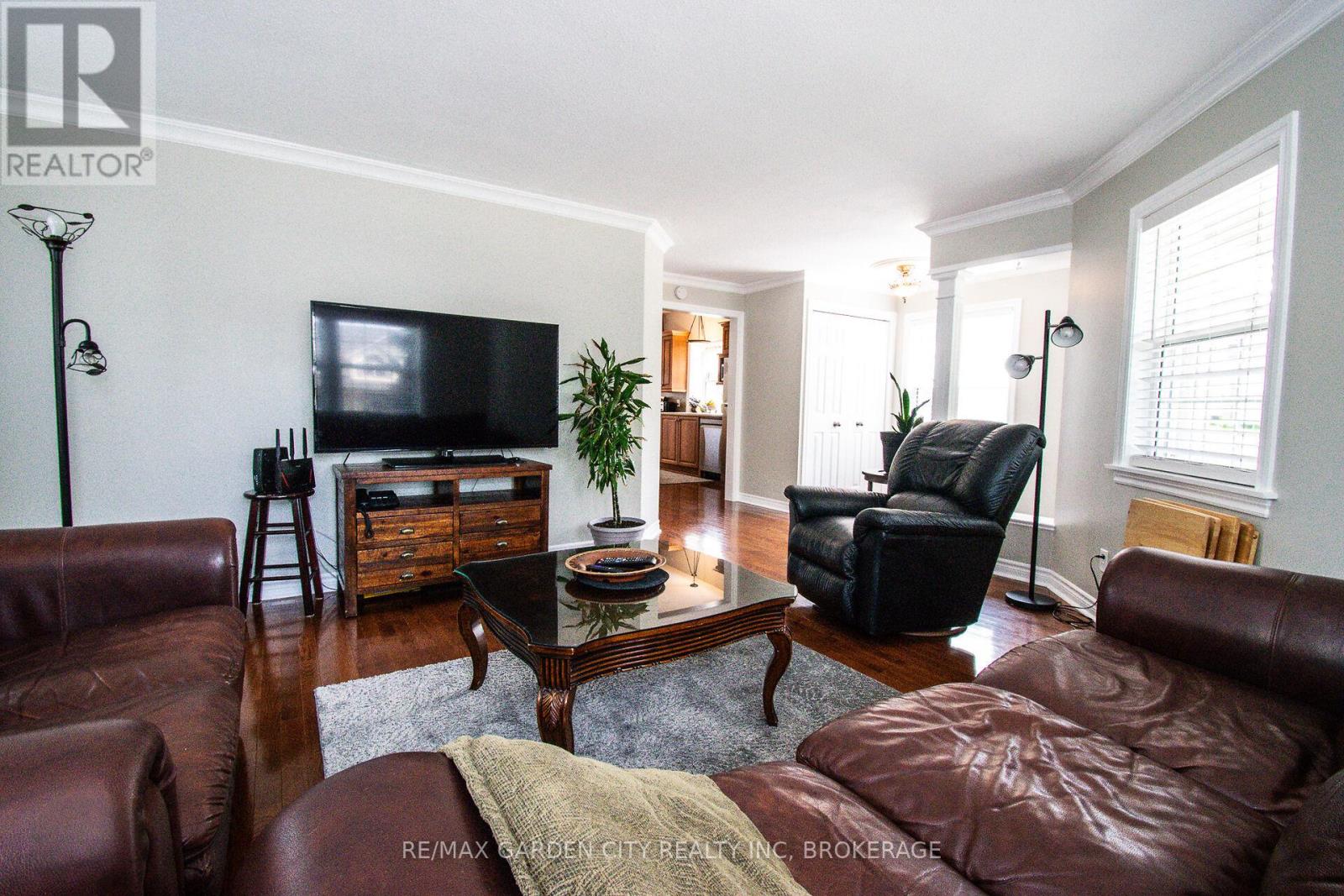 1171 Maple Street, Pelham, Ontario  L0S 1C0 - Photo 8 - X12336641