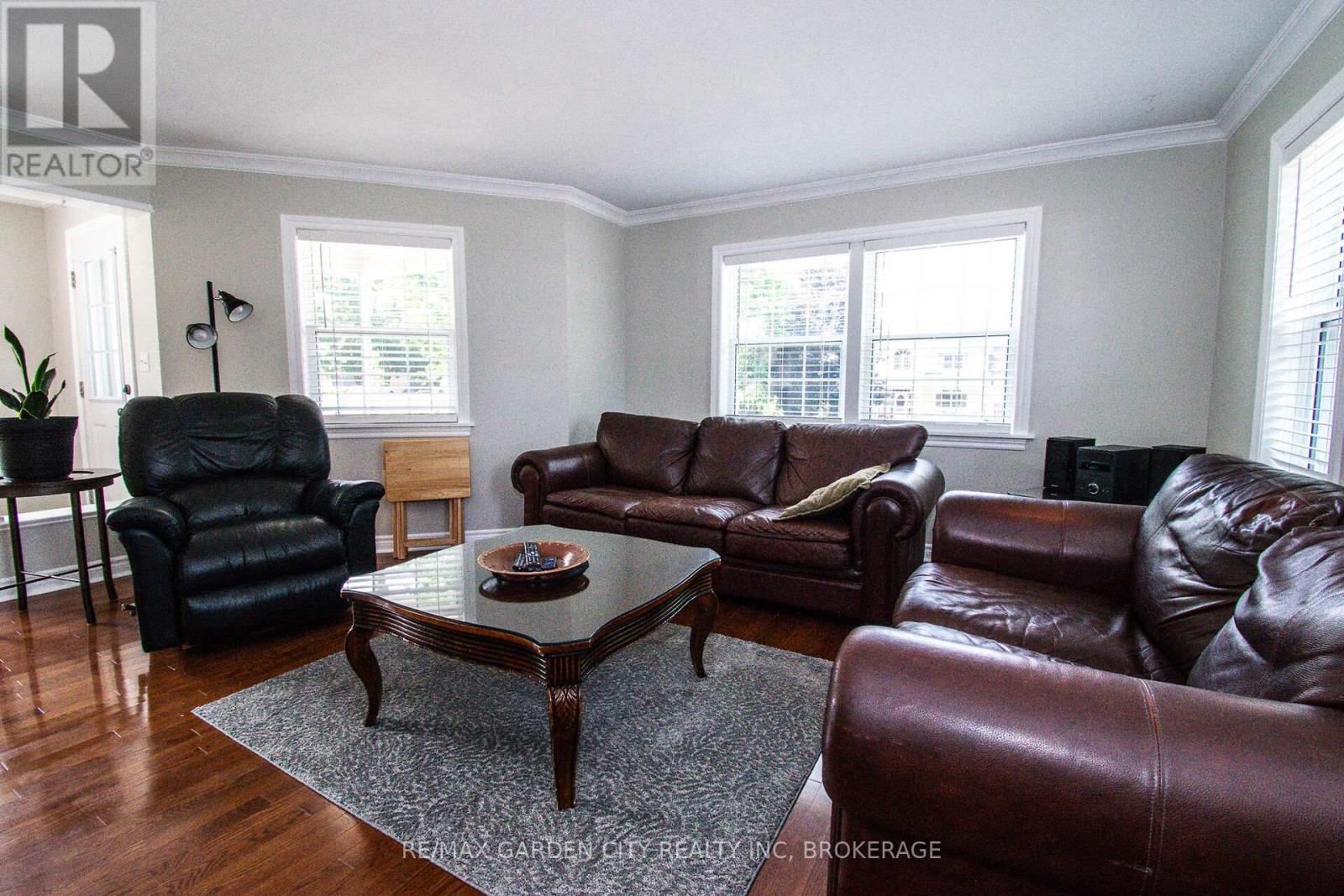 1171 Maple Street, Pelham, Ontario  L0S 1C0 - Photo 7 - X12336641