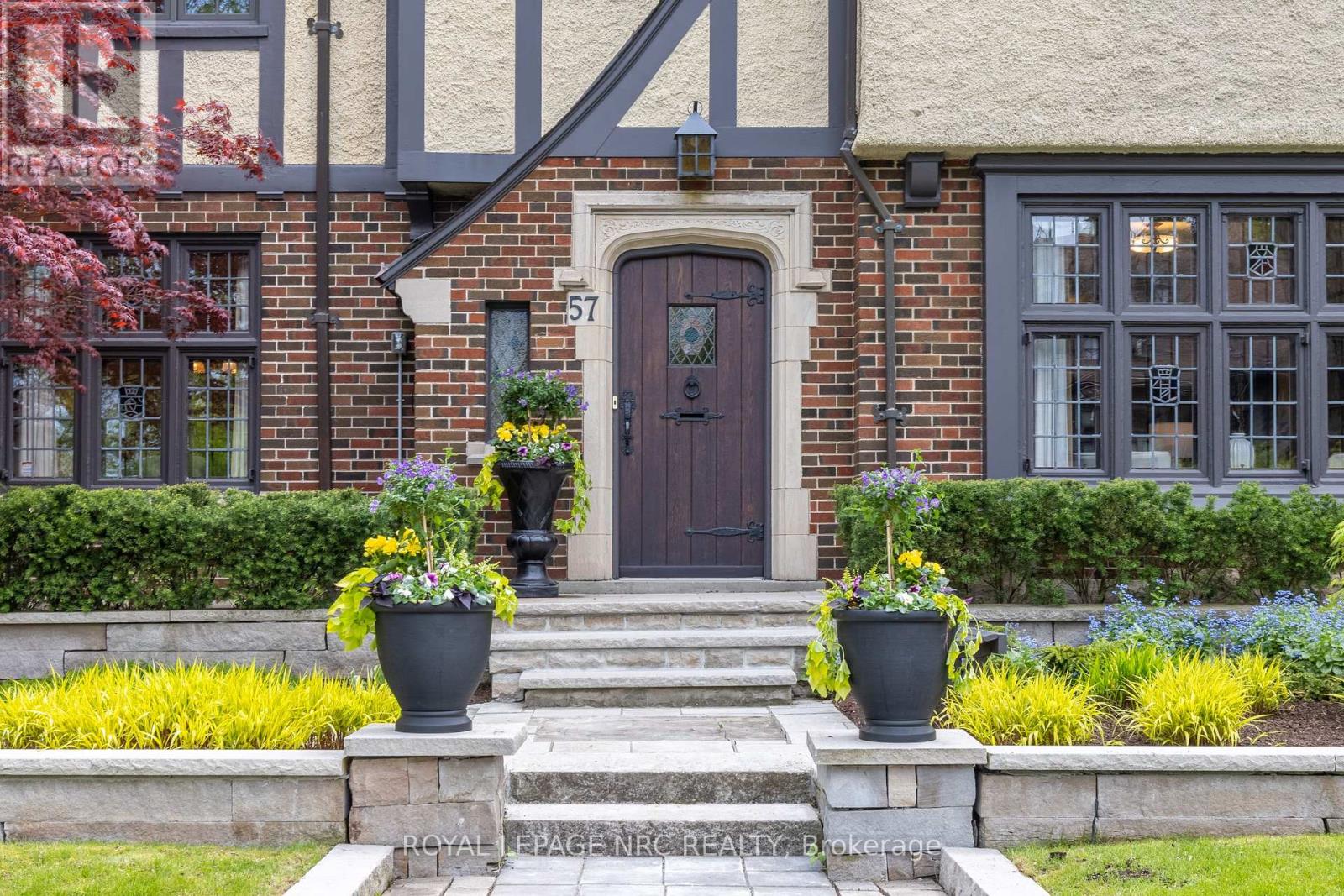 57 Hillcrest Avenue, St. Catharines, Ontario L2R 4Y3 - Photo 2 - X12511048