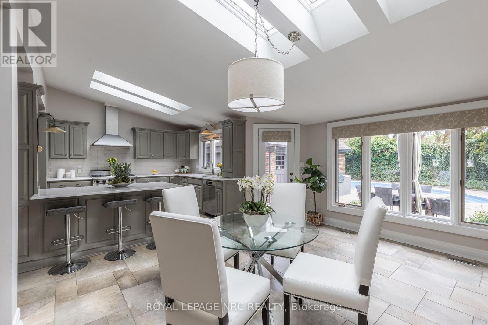 57 Hillcrest Avenue, St. Catharines, Ontario L2R 4Y3 - Photo 24 - X12511048