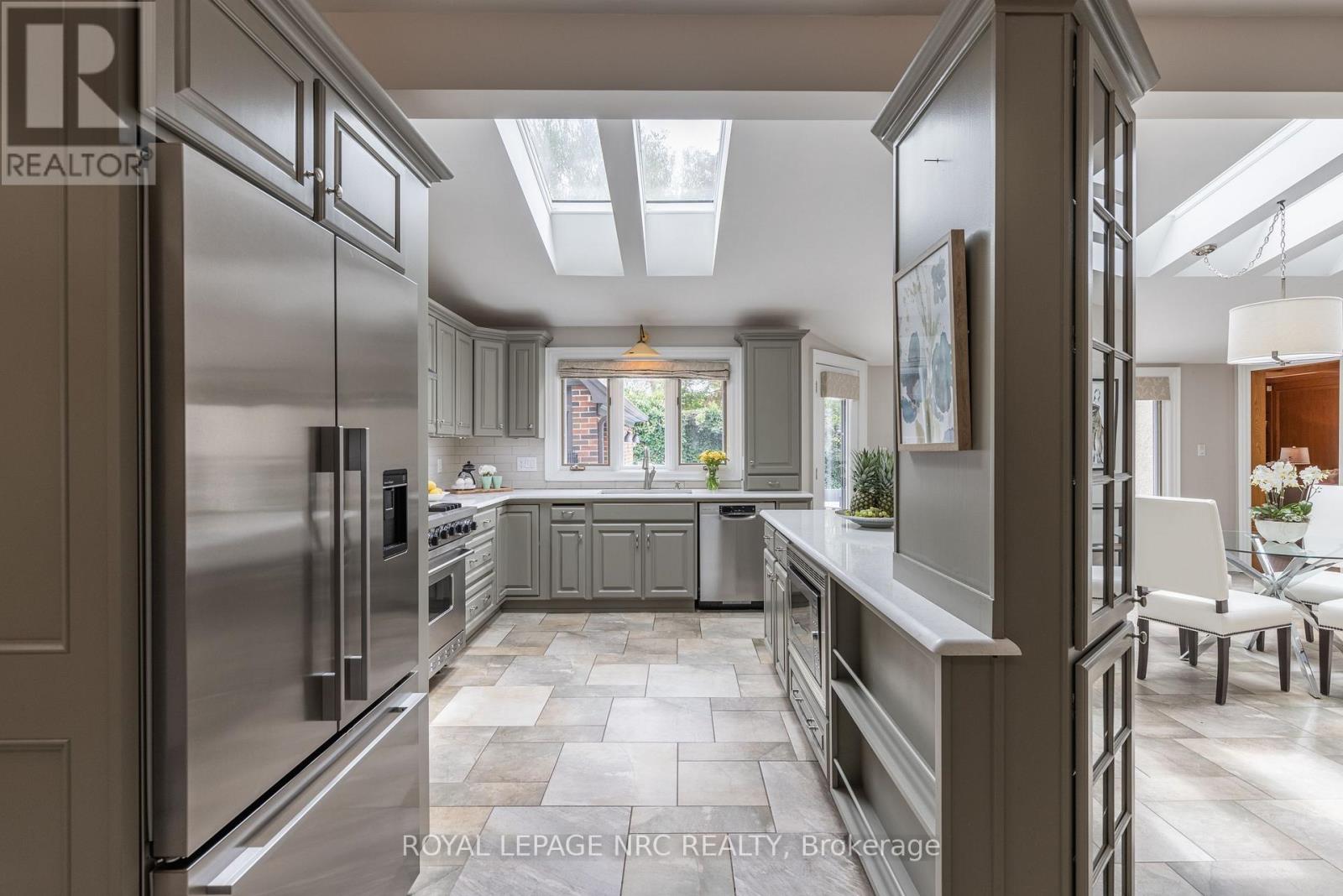 57 Hillcrest Avenue, St. Catharines, Ontario L2R 4Y3 - Photo 25 - X12511048