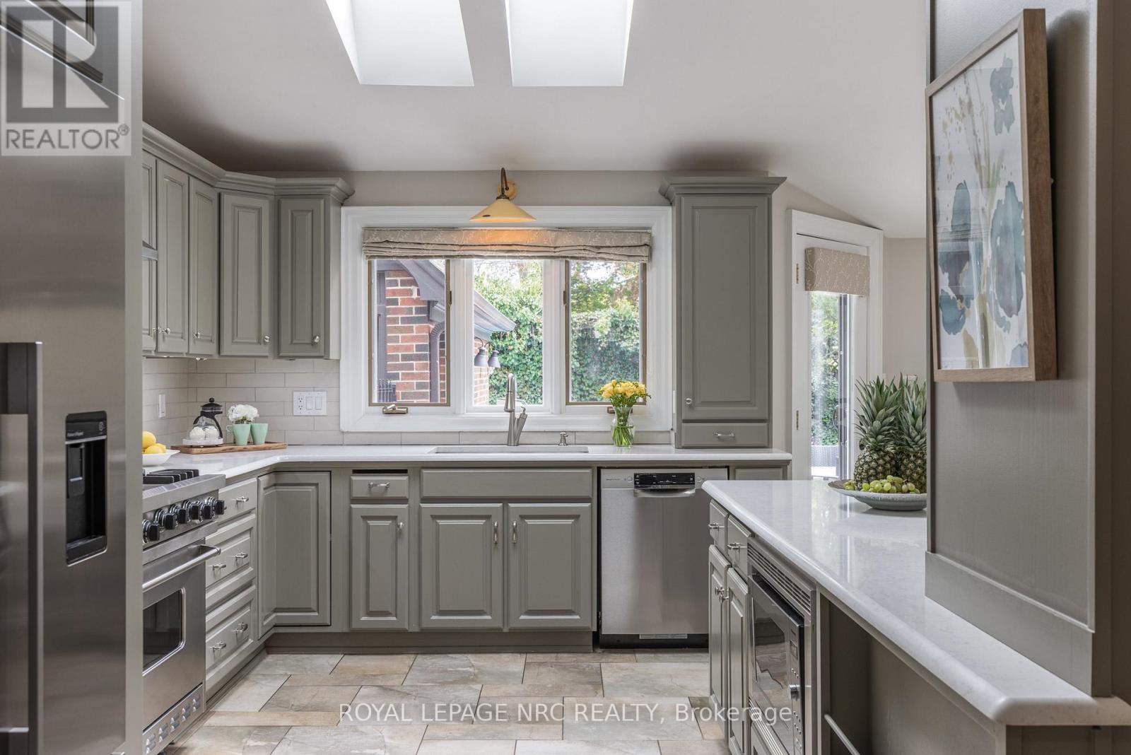 57 Hillcrest Avenue, St. Catharines, Ontario L2R 4Y3 - Photo 26 - X12511048