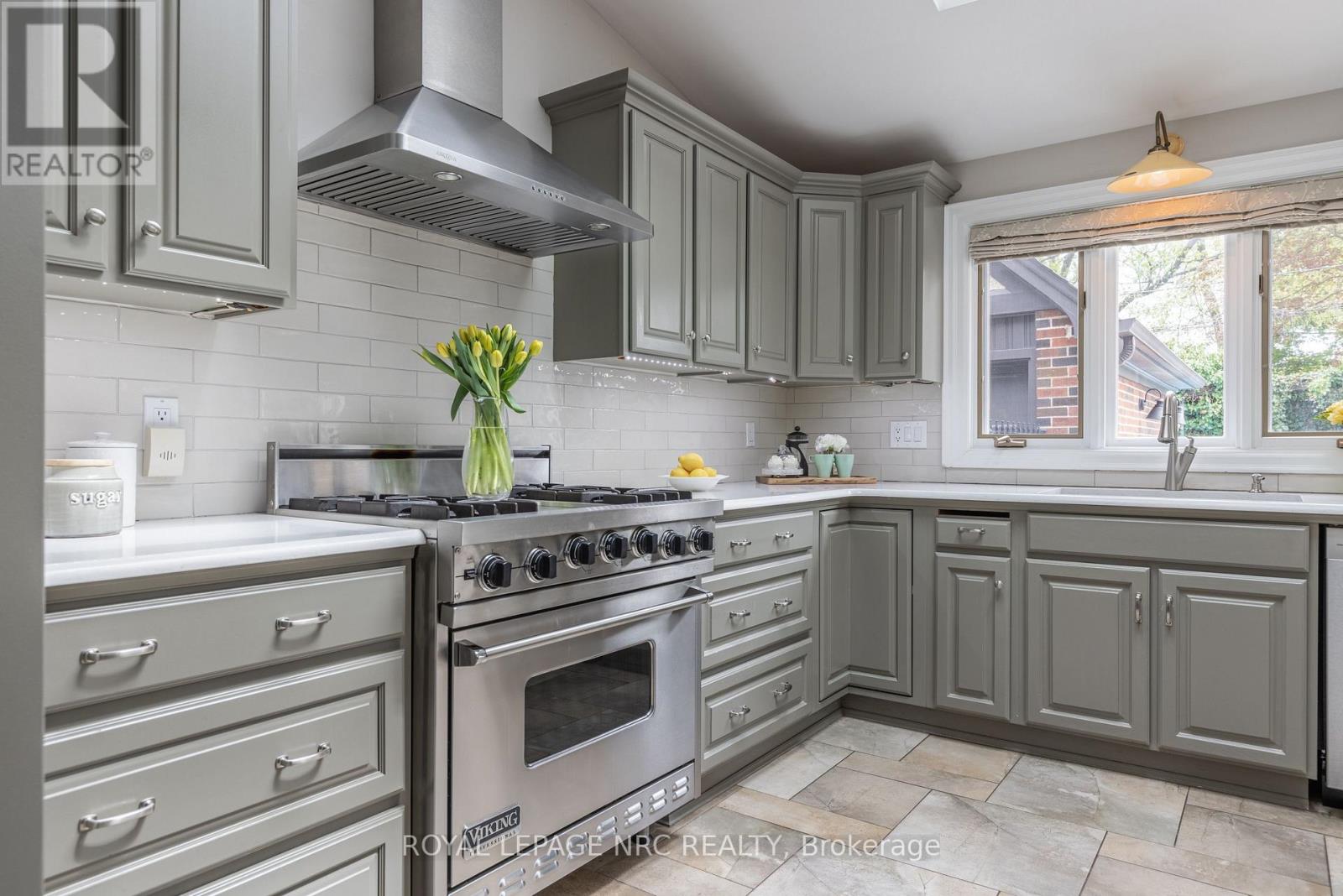 57 Hillcrest Avenue, St. Catharines, Ontario L2R 4Y3 - Photo 27 - X12511048