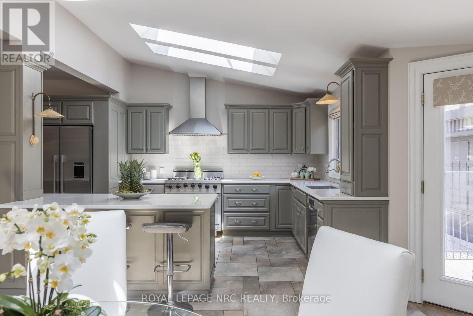 57 Hillcrest Avenue, St. Catharines, Ontario L2R 4Y3 - Photo 28 - X12511048