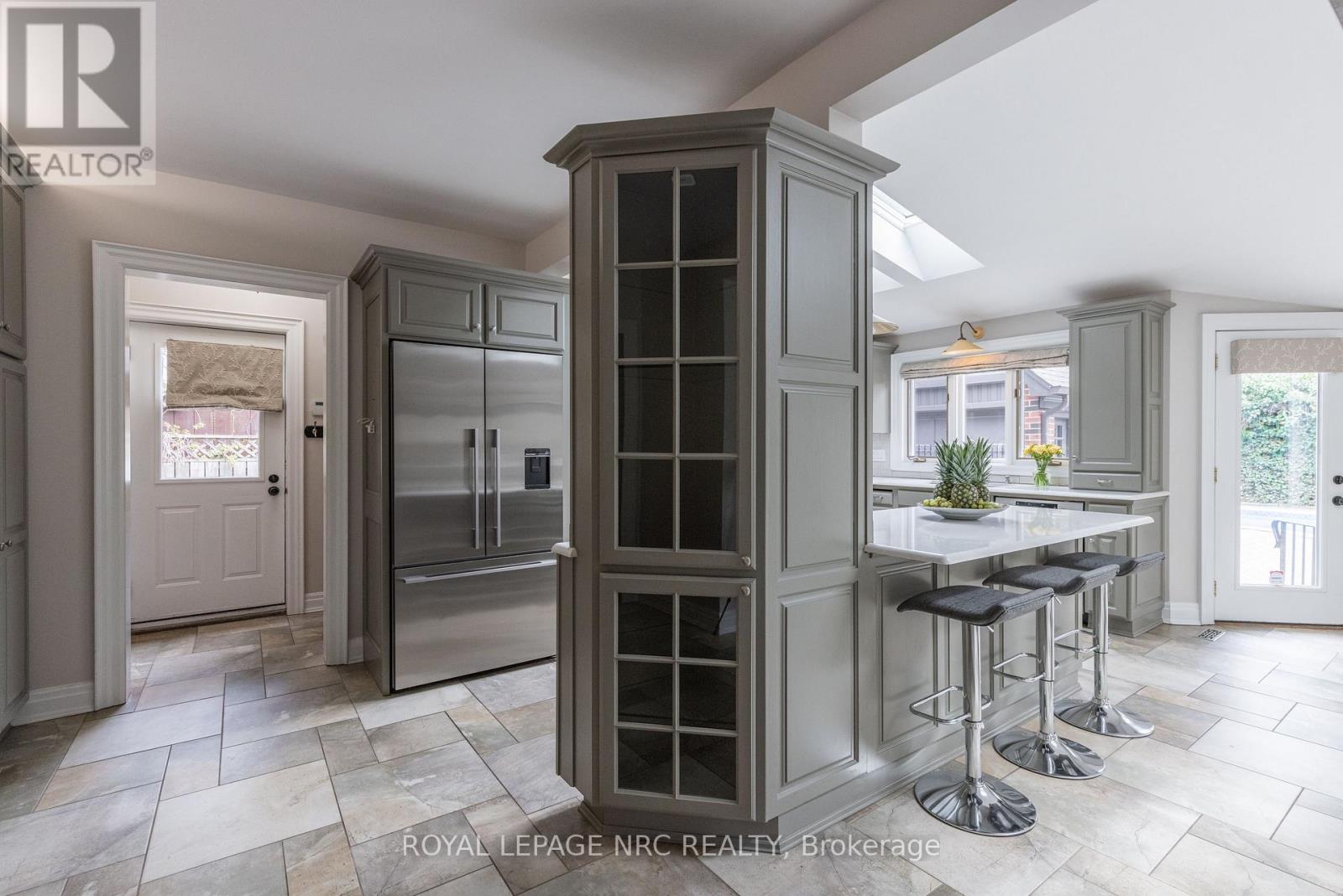 57 Hillcrest Avenue, St. Catharines, Ontario L2R 4Y3 - Photo 31 - X12511048