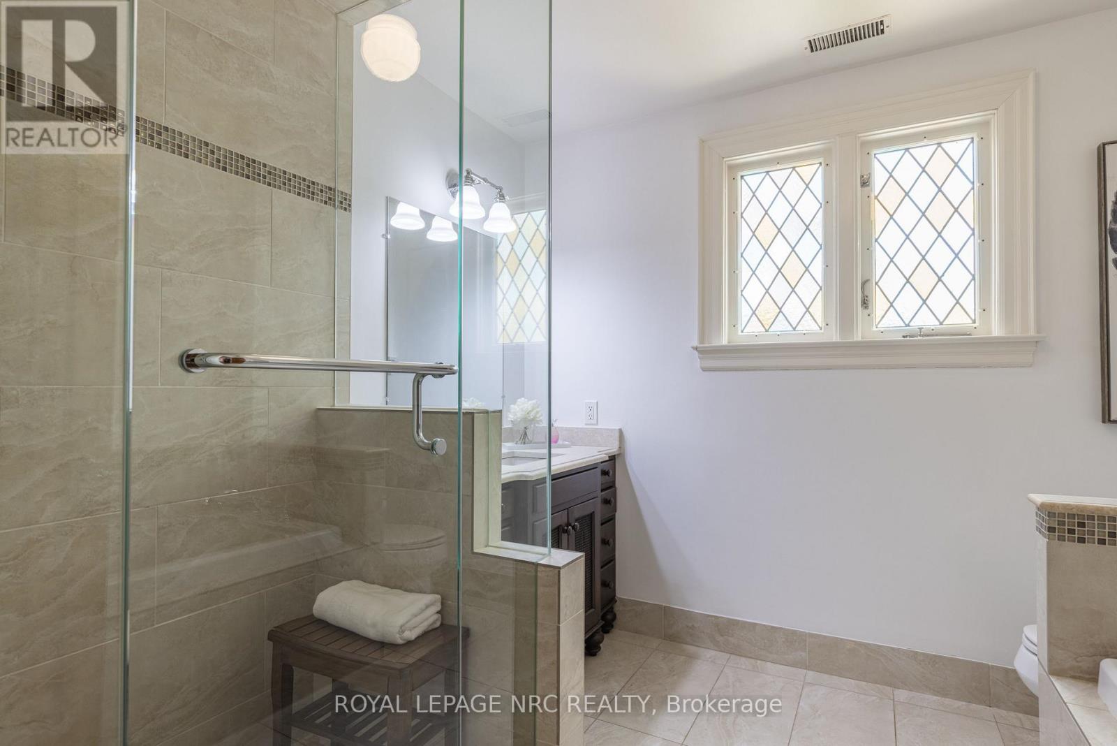 57 Hillcrest Avenue, St. Catharines, Ontario L2R 4Y3 - Photo 35 - X12511048