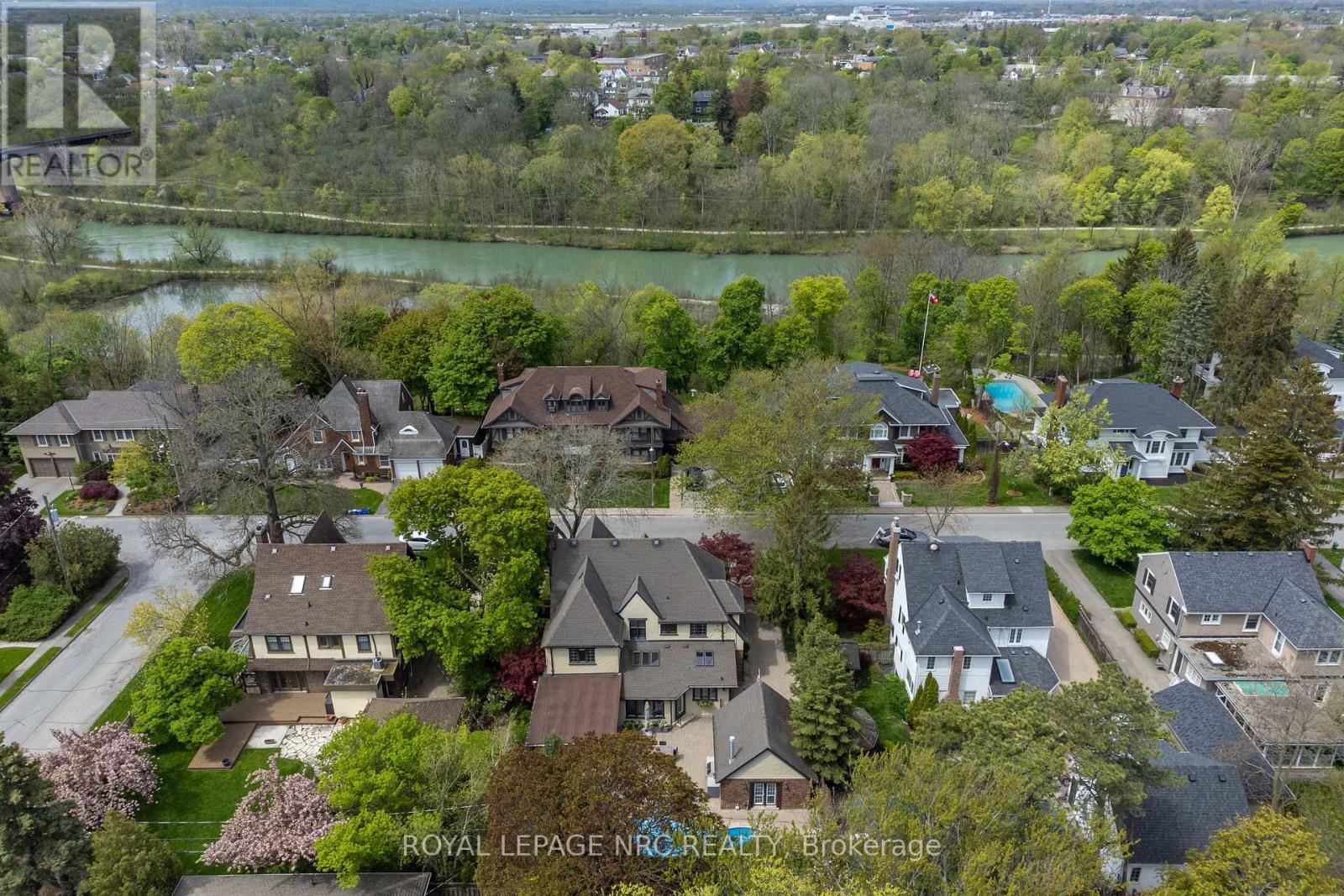 57 Hillcrest Avenue, St. Catharines, Ontario L2R 4Y3 - Photo 4 - X12511048