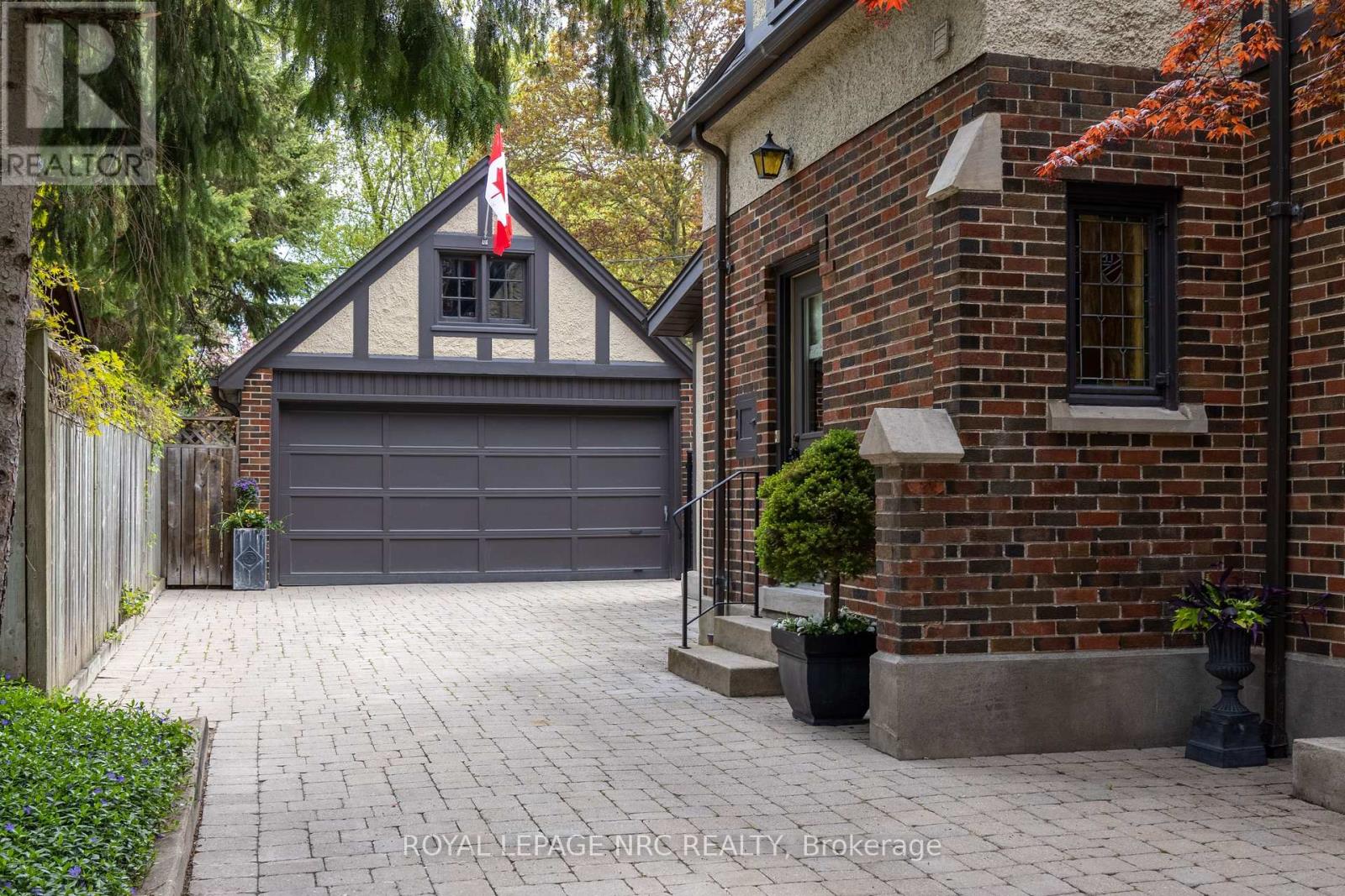 57 Hillcrest Avenue, St. Catharines, Ontario L2R 4Y3 - Photo 5 - X12511048