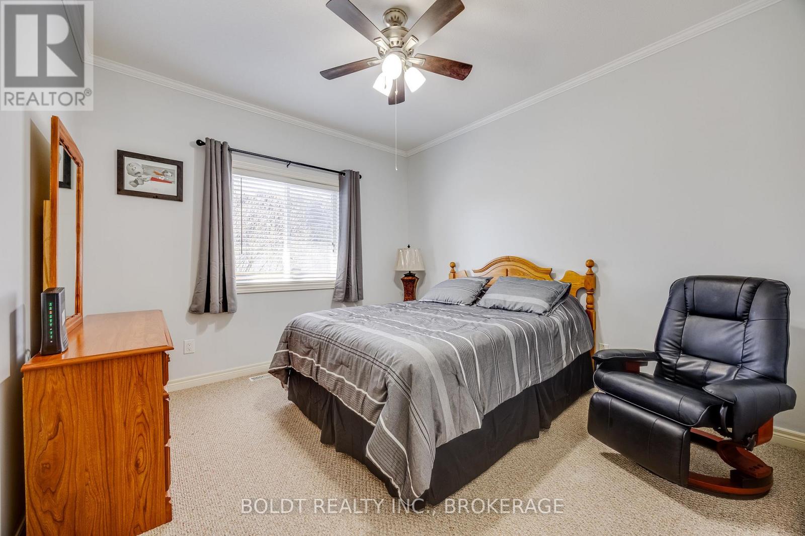 1127 Pelham Street, Pelham, Ontario L3C 3E4 - Photo 17 - X12511068