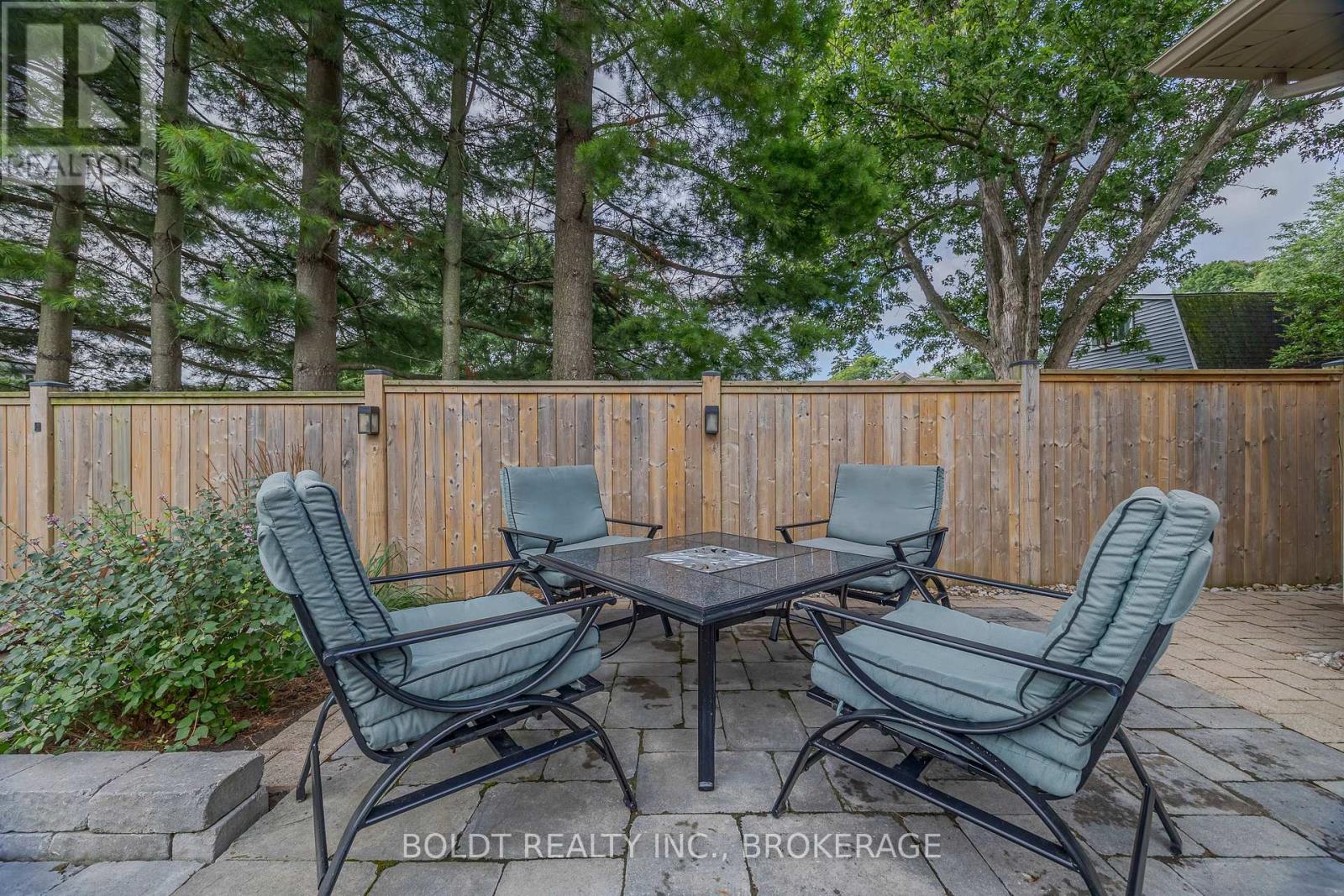 1127 Pelham Street, Pelham, Ontario L3C 3E4 - Photo 28 - X12511068