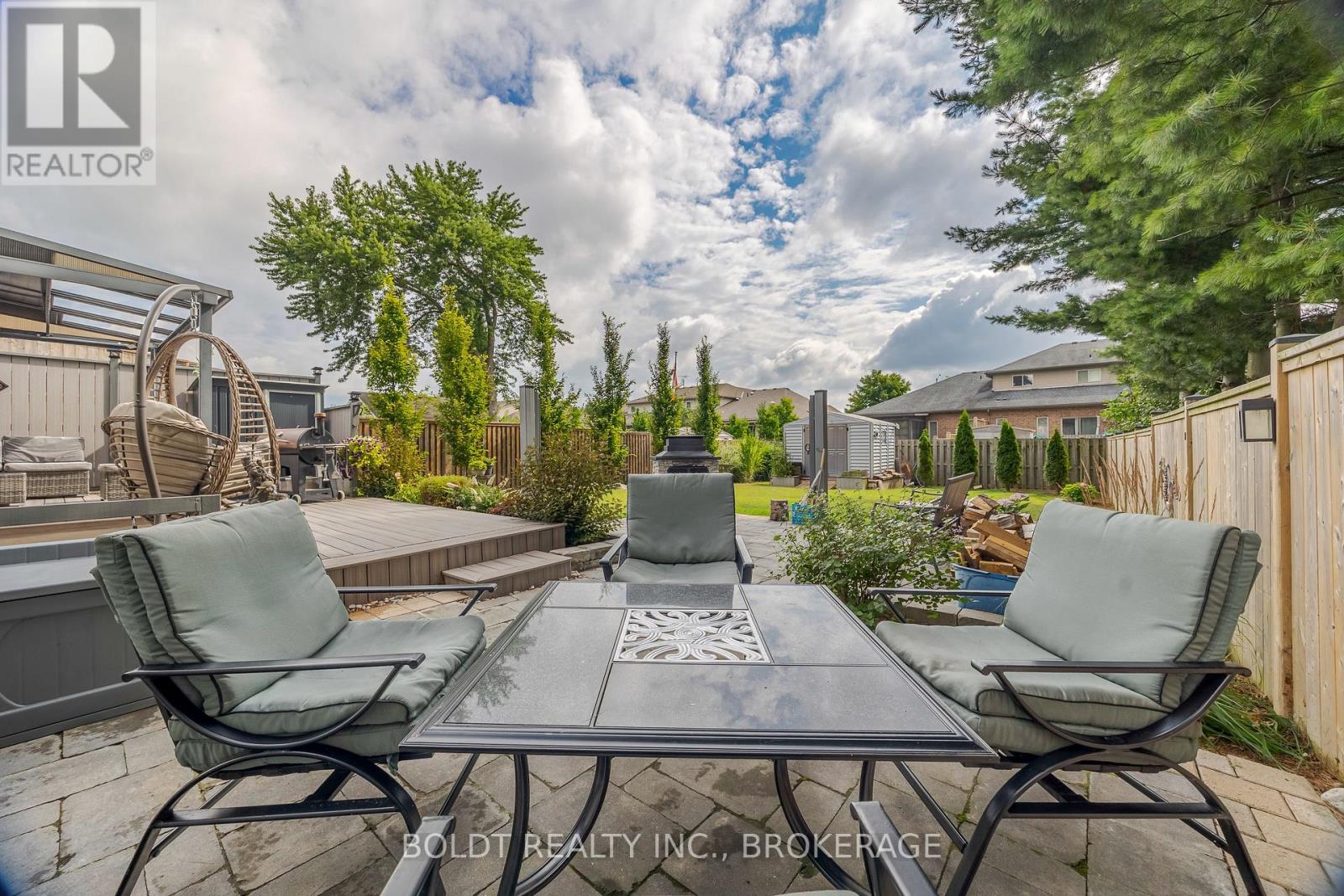 1127 Pelham Street, Pelham, Ontario L3C 3E4 - Photo 29 - X12511068