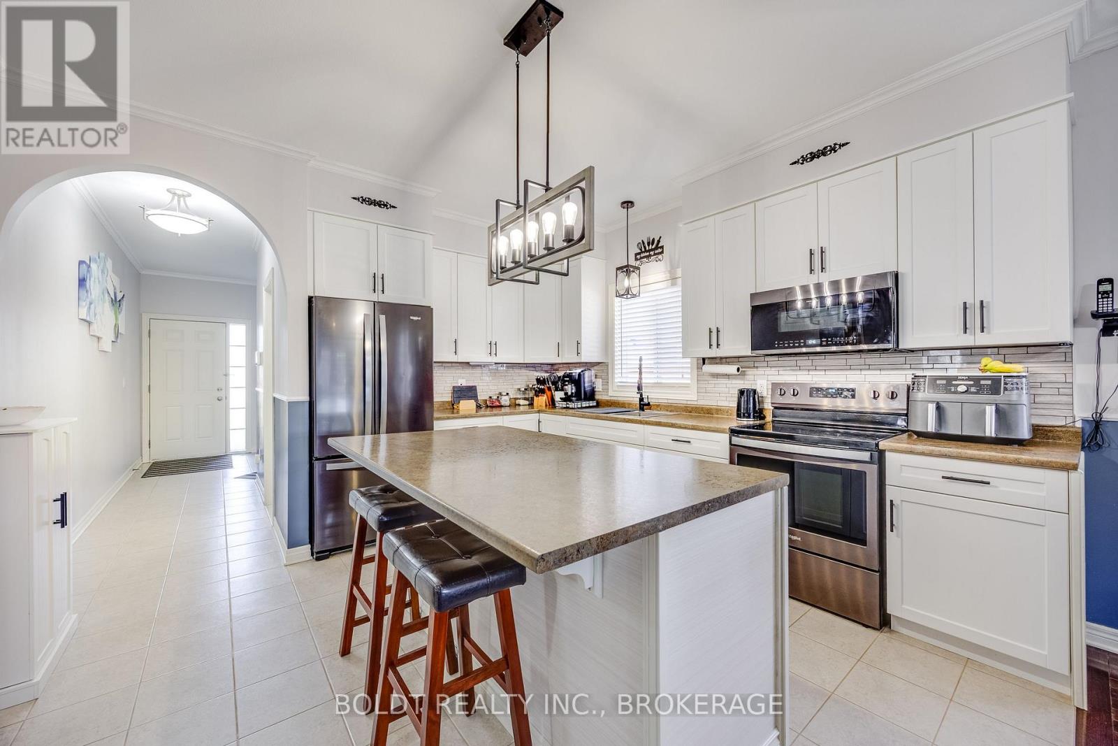 1127 Pelham Street, Pelham, Ontario L3C 3E4 - Photo 7 - X12511068