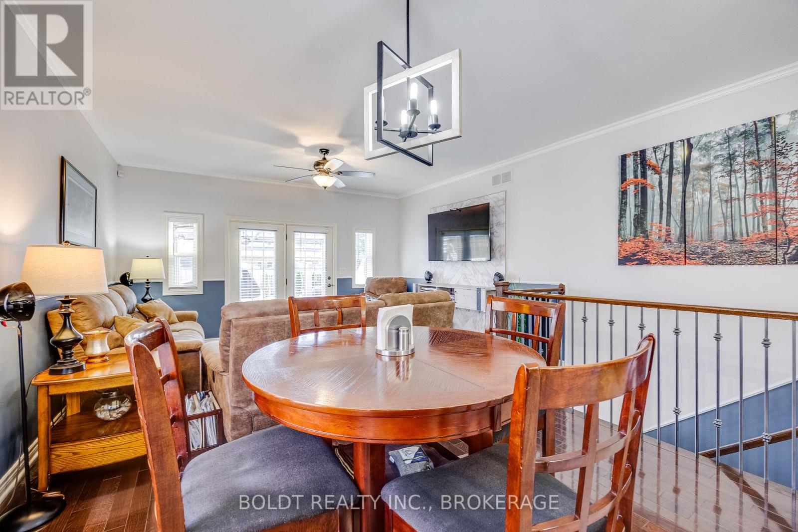 1127 Pelham Street, Pelham, Ontario L3C 3E4 - Photo 9 - X12511068