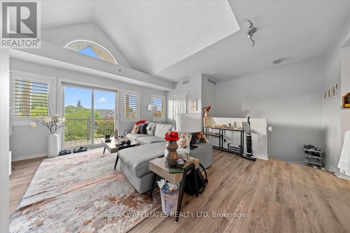 I - 241 Crestway Crescent Drive, Ottawa, Ontario  K2G 0A9 - Photo 4 - X12414028