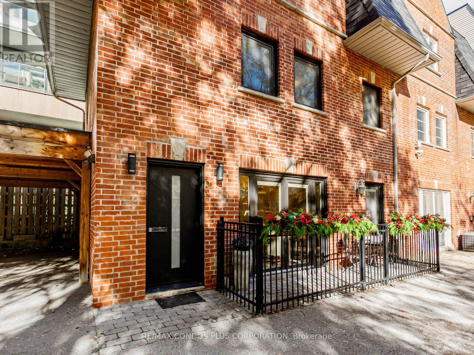 F - 346 Jarvis Street, Toronto, Ontario  M4Y 2G6 - Photo 3 - C12511062